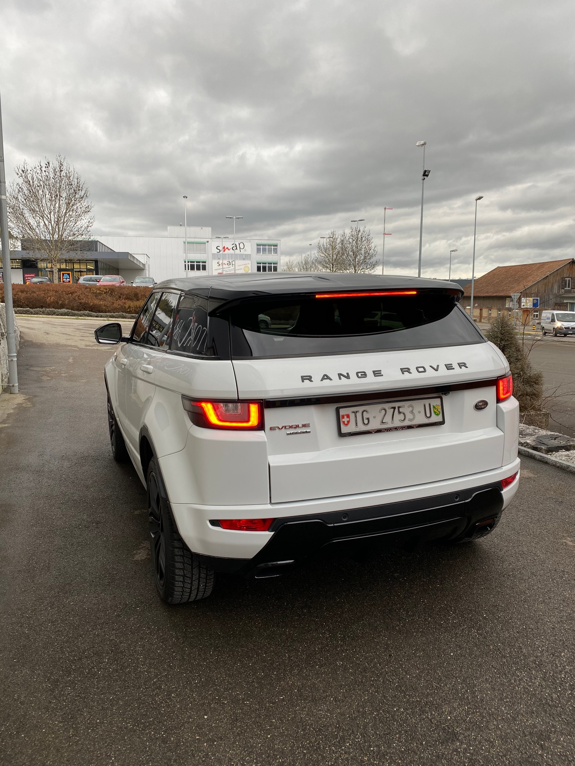 LAND ROVER Range Rover Evoque 2.0 Si4 HSE Dynamic AT9-image-5
