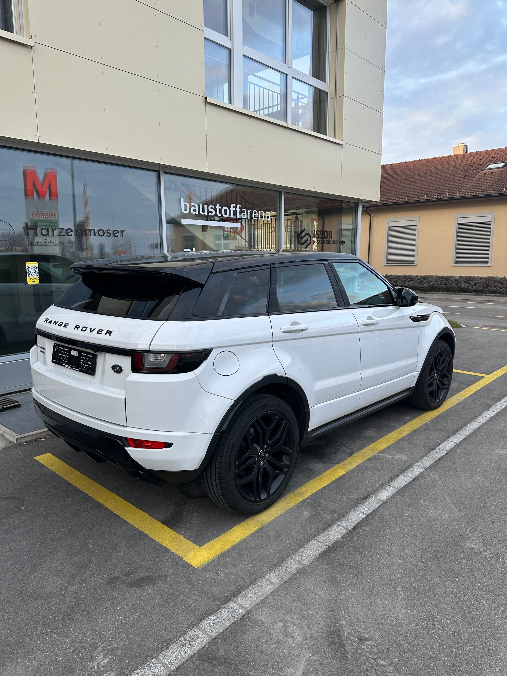 LAND ROVER Range Rover Evoque 2.0 Si4 HSE Dynamic AT9-image-2