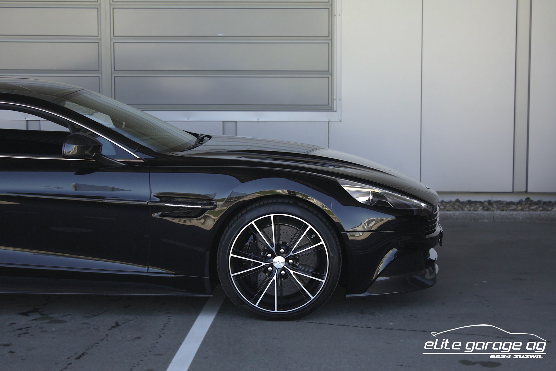 ASTON MARTIN Vanquish V12 5.9-48 Touchtronic 2-image-9