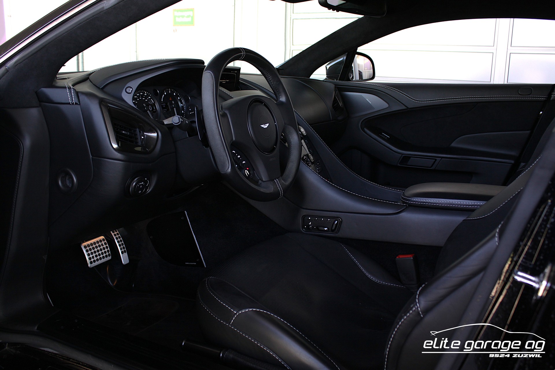 ASTON MARTIN Vanquish V12 5.9-48 Touchtronic 2-image-12