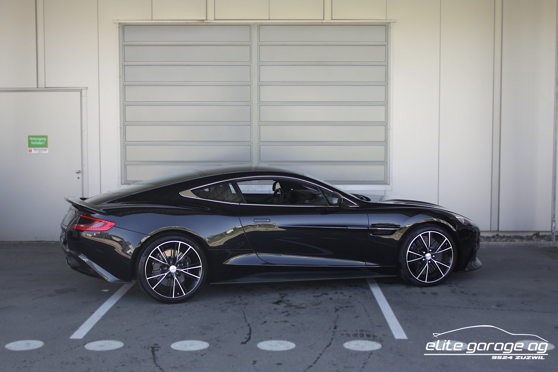 ASTON MARTIN Vanquish V12 5.9-48 Touchtronic 2-image-4