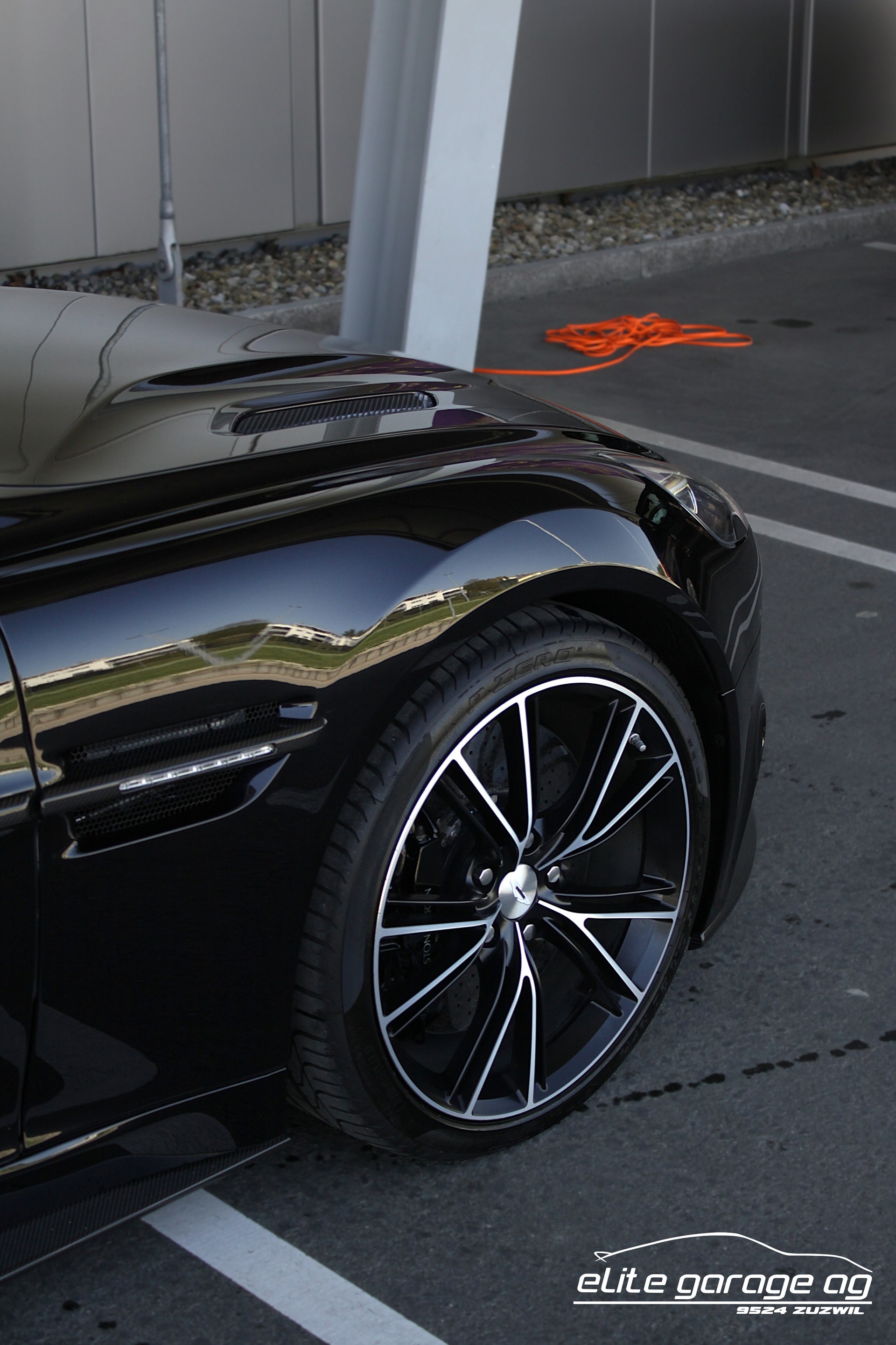 ASTON MARTIN Vanquish V12 5.9-48 Touchtronic 2-image-10