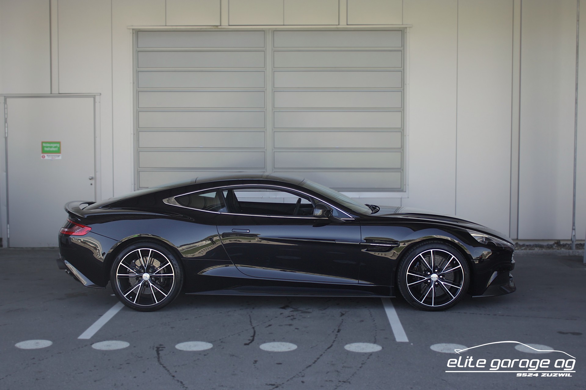 ASTON MARTIN Vanquish V12 5.9-48 Touchtronic 2-image-5