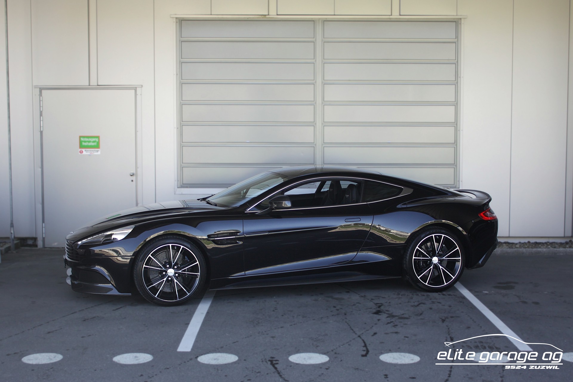 ASTON MARTIN Vanquish V12 5.9-48 Touchtronic 2-image-0