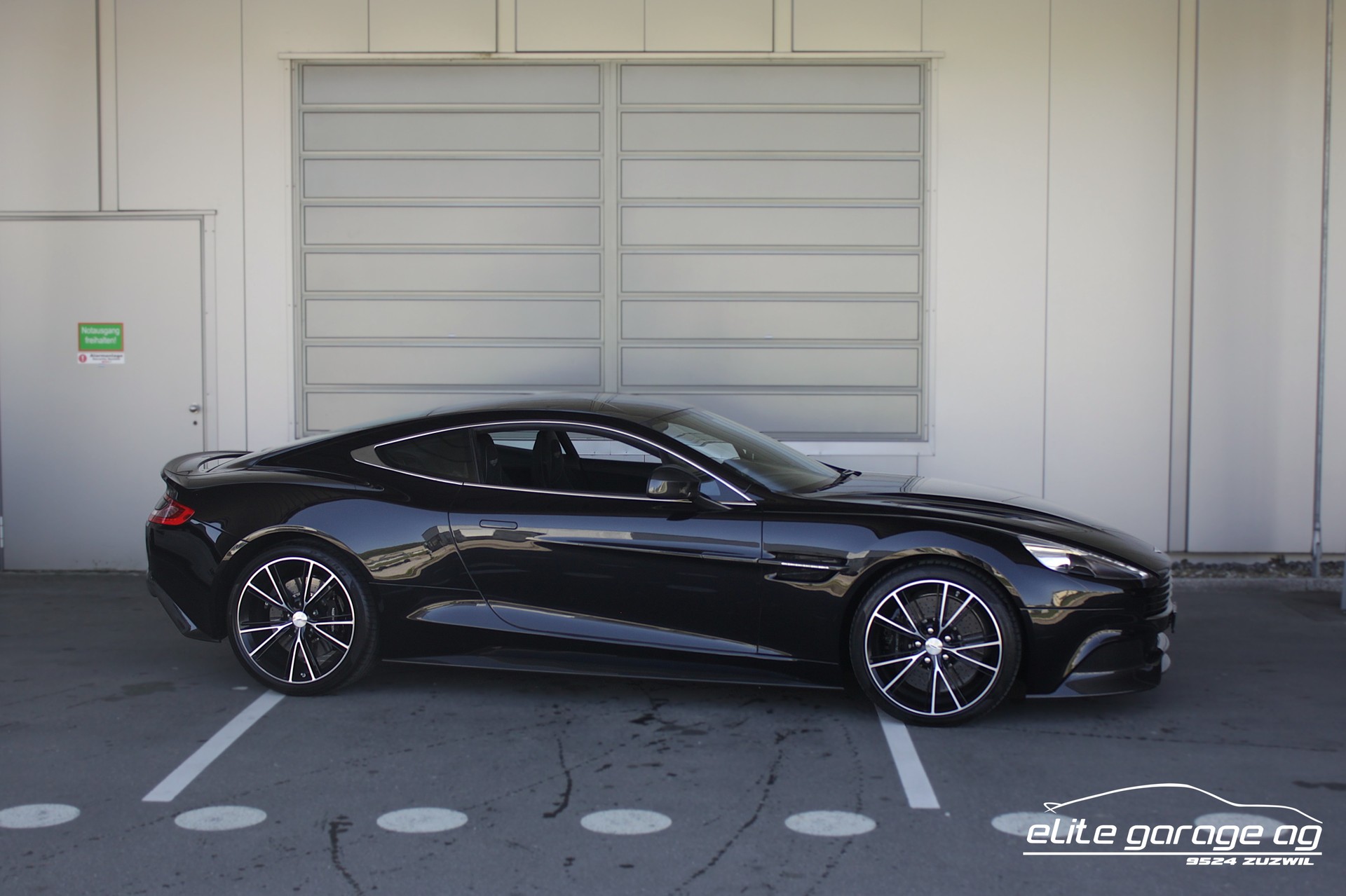 ASTON MARTIN Vanquish V12 5.9-48 Touchtronic 2-image-6