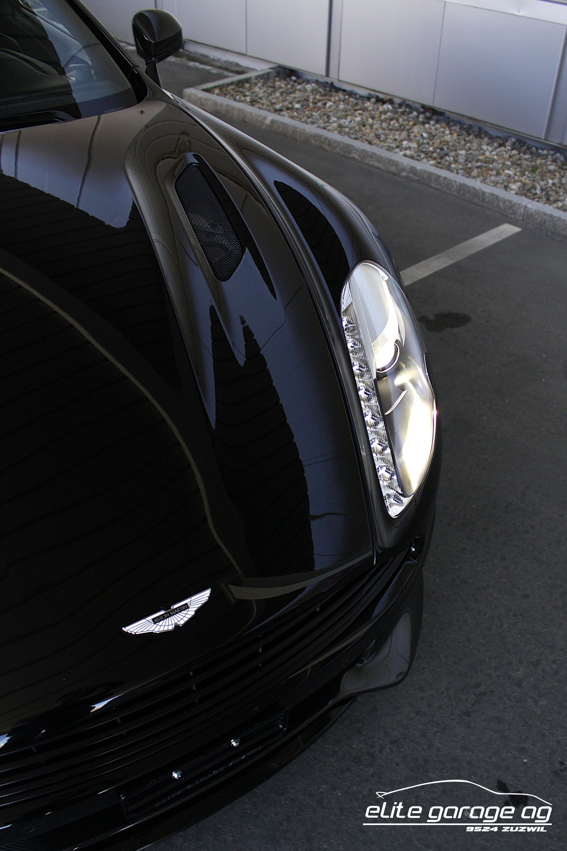 ASTON MARTIN Vanquish V12 5.9-48 Touchtronic 2-image-11
