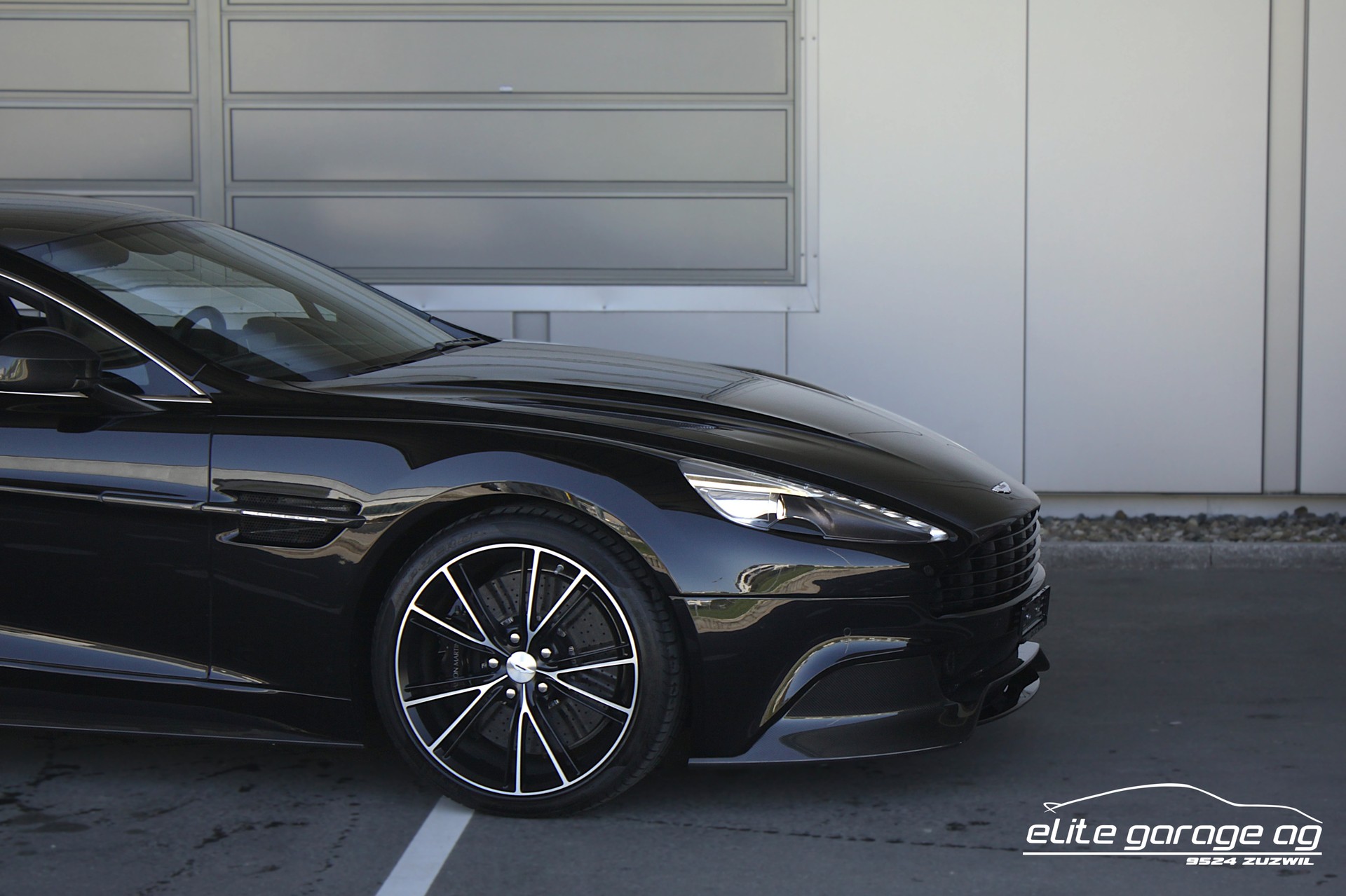ASTON MARTIN Vanquish V12 5.9-48 Touchtronic 2-image-8
