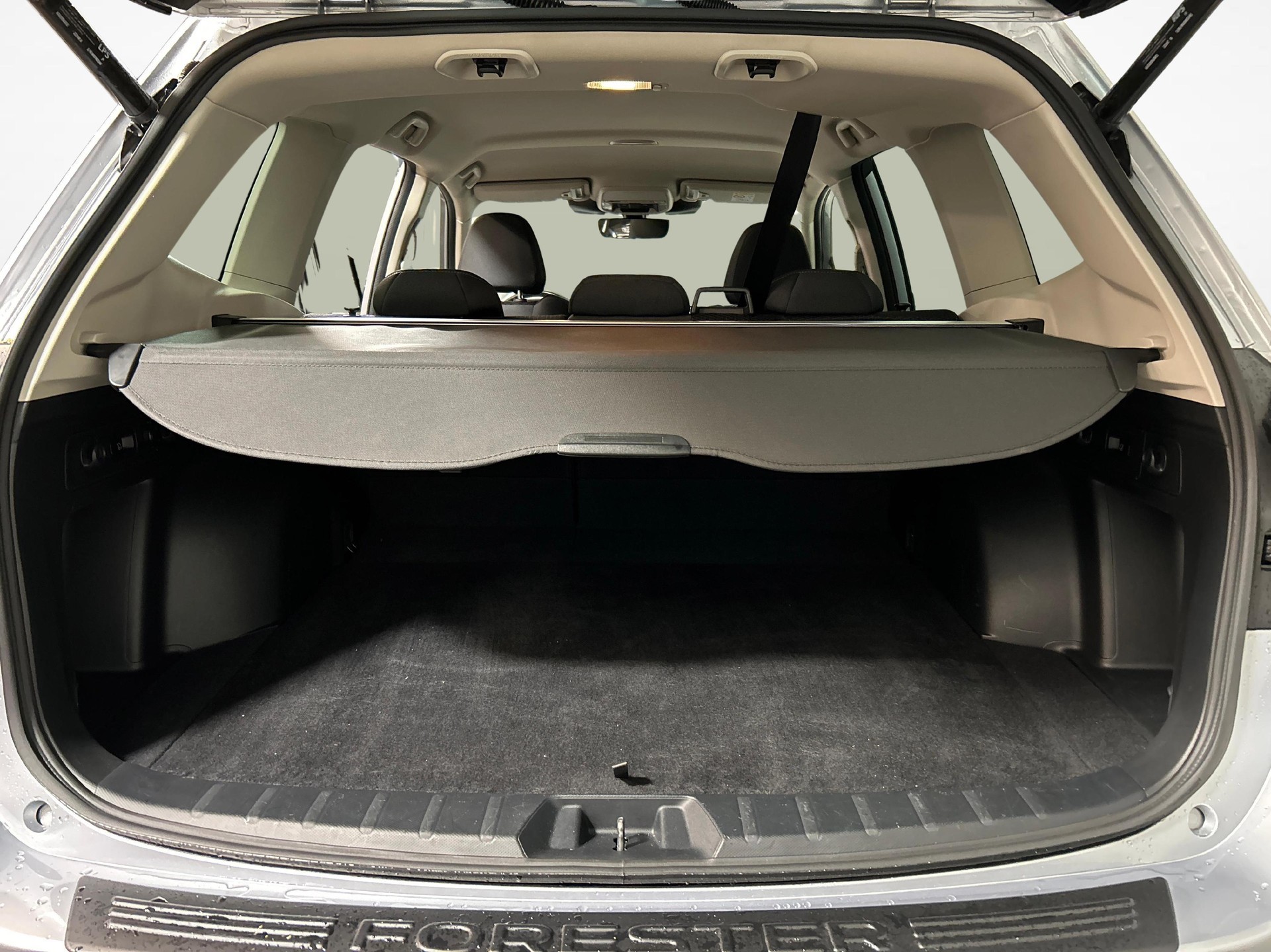 SUBARU Forester Station 2.0i e-Boxer Swiss Plus-image-11