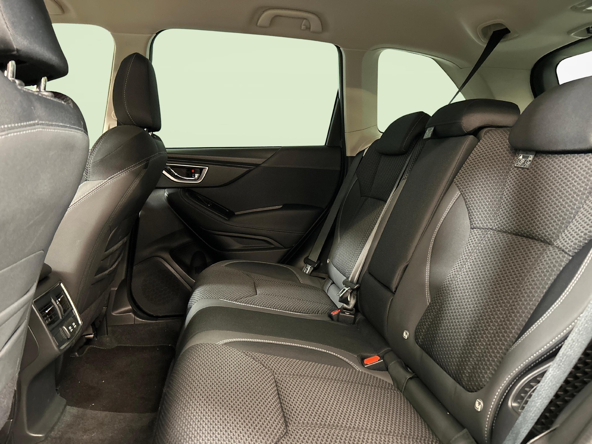 SUBARU Forester Station 2.0i e-Boxer Swiss Plus-showroom-element-3