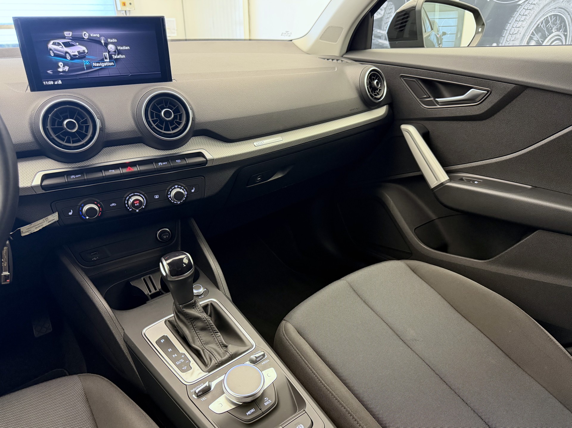 AUDI Q2 35 TFSI S-tronic-image-16