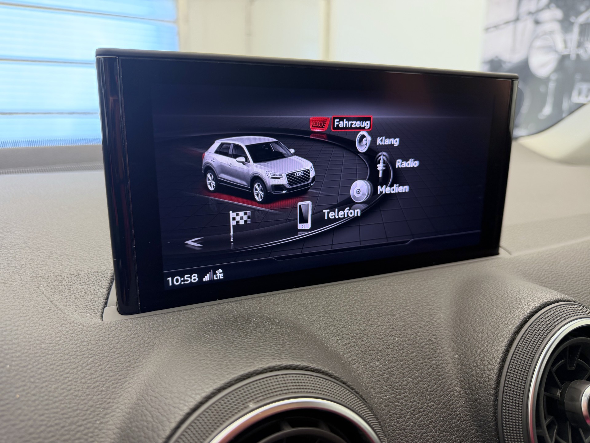 AUDI Q2 35 TFSI S-tronic-image-12