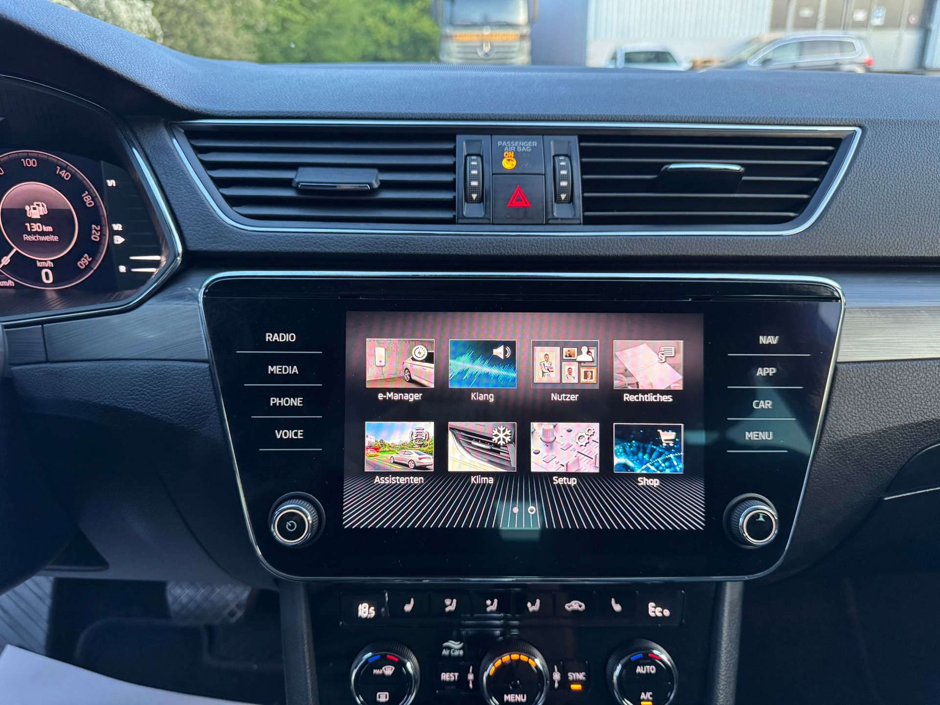SKODA Superb 1.4 TSI Style PHEV DSC-image-30