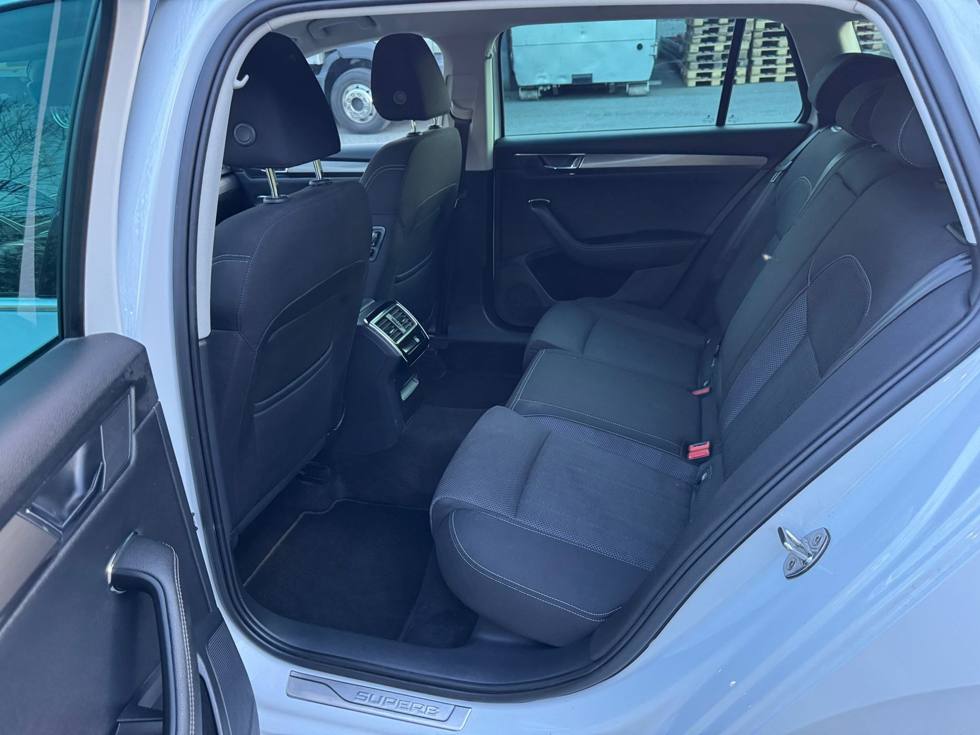SKODA Superb 1.4 TSI Style PHEV DSC-image-16