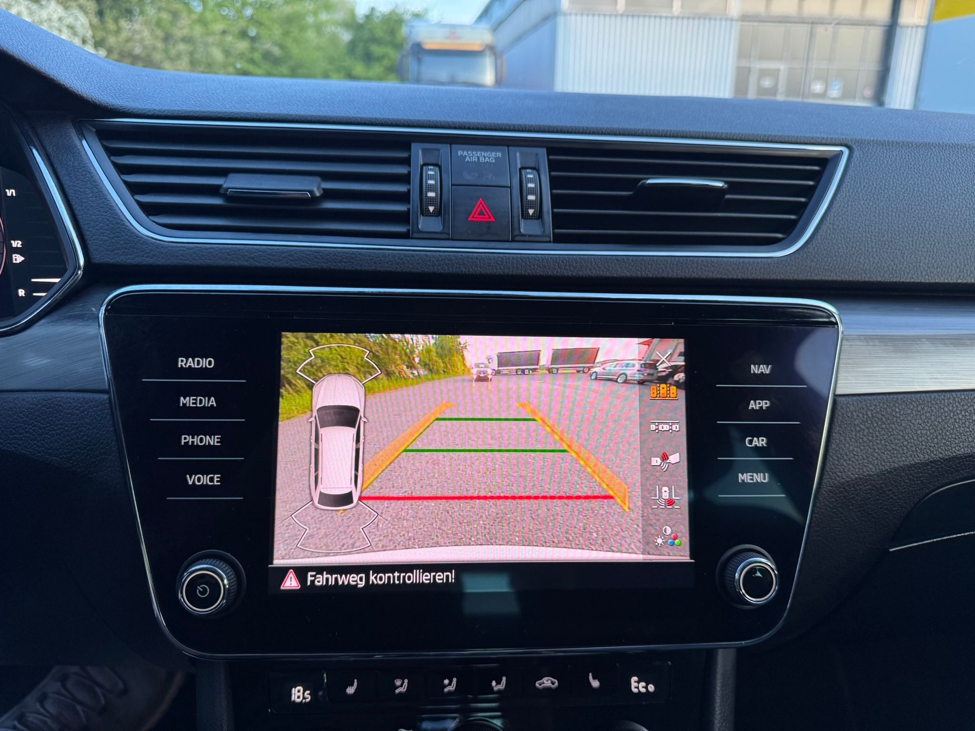 SKODA Superb 1.4 TSI Style PHEV DSC-image-24