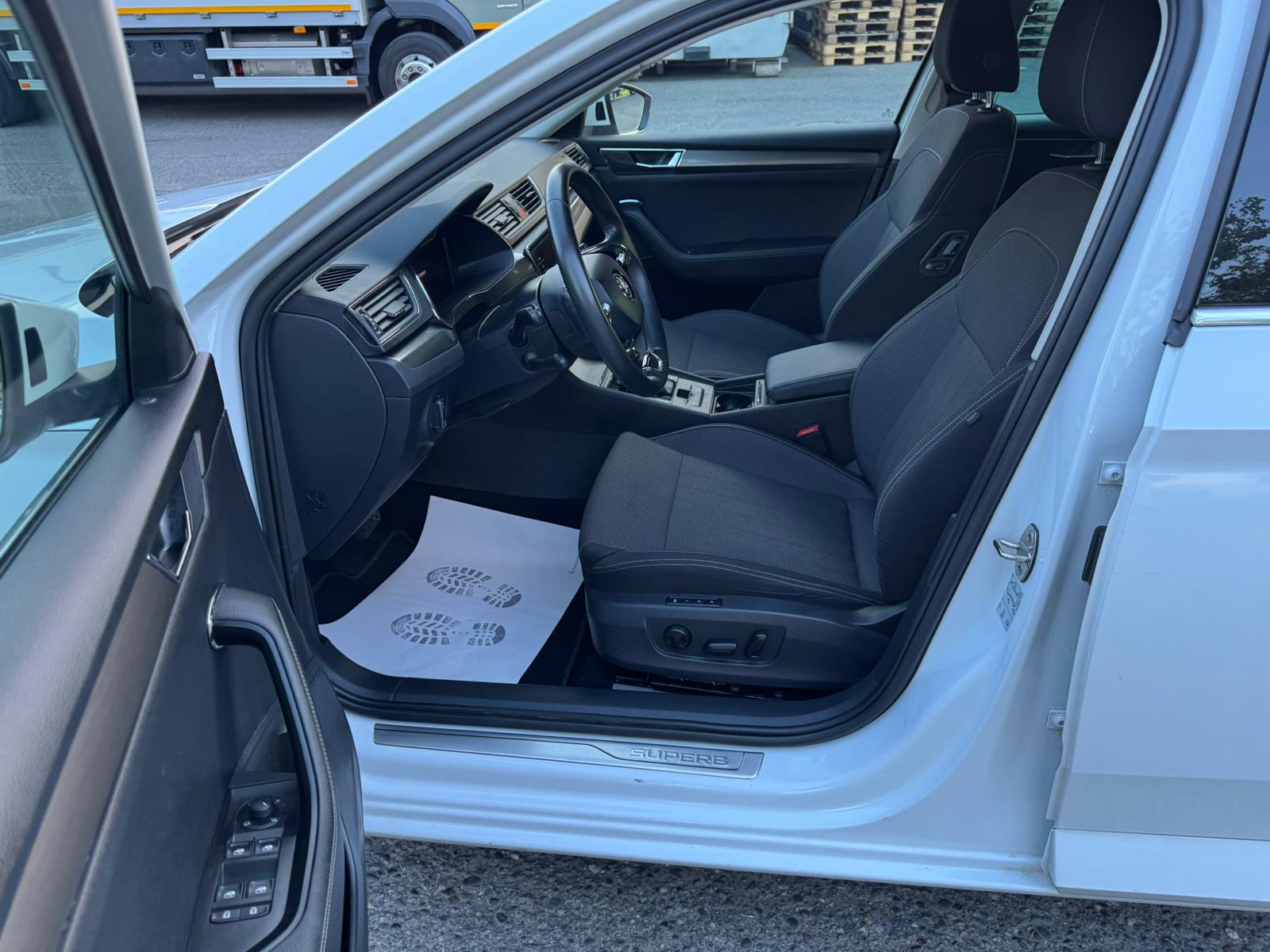 SKODA Superb 1.4 TSI Style PHEV DSC-image-11