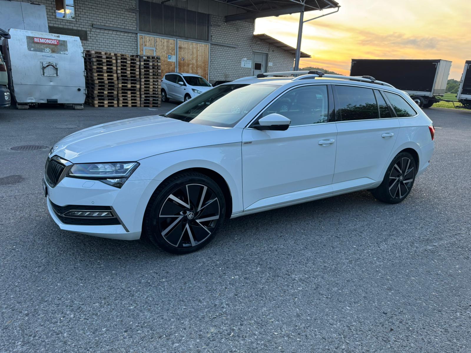 SKODA Superb 1.4 TSI Style PHEV DSC-image-2