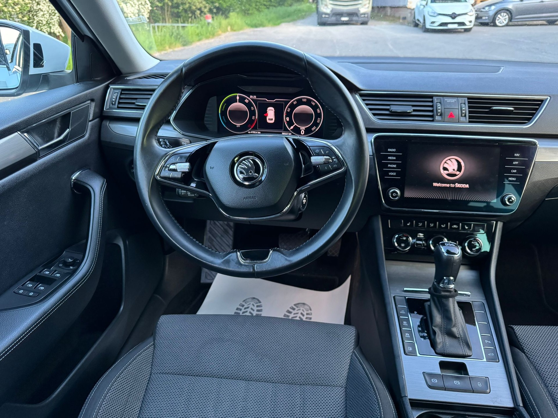 SKODA Superb 1.4 TSI Style PHEV DSC-image-17