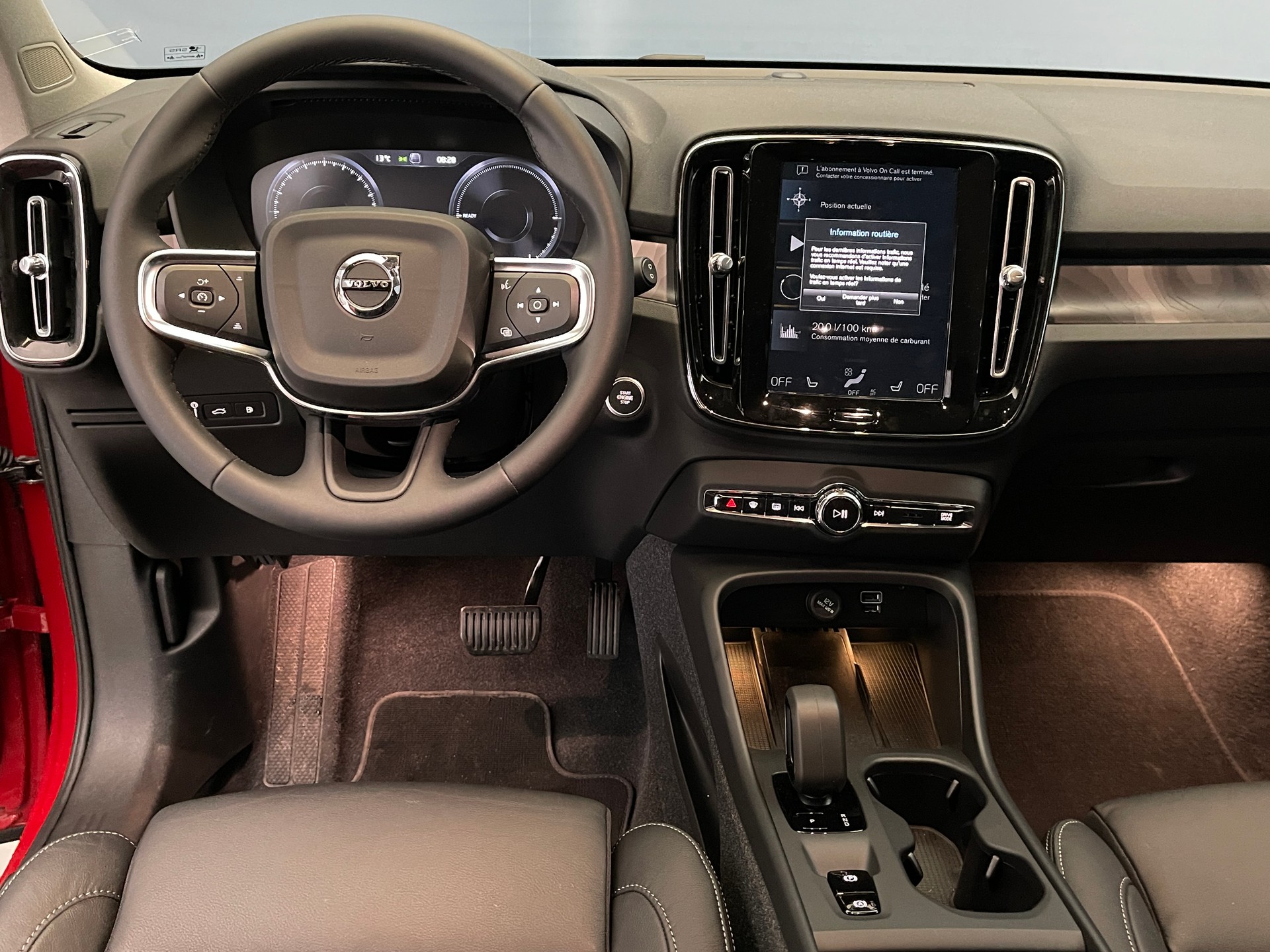 VOLVO XC40 T4 Twe Core Bright-image-6