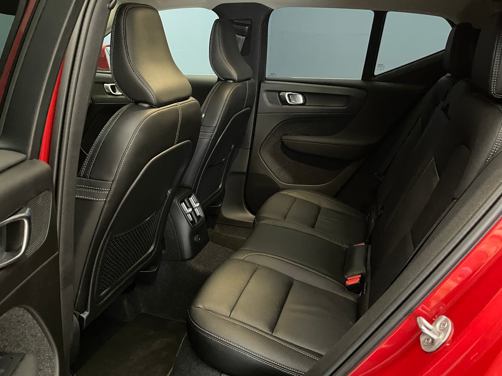 VOLVO XC40 T4 Twe Core Bright-image-5