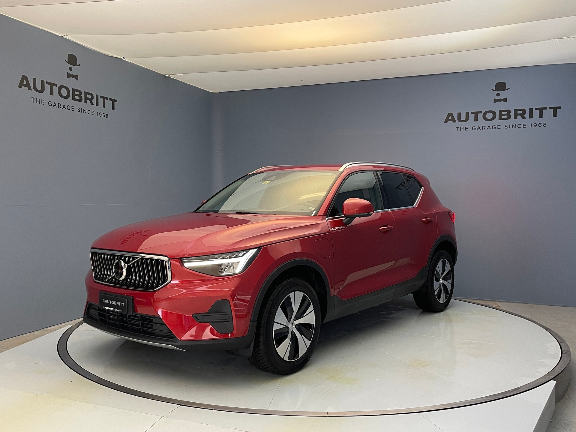 VOLVO XC40 T4 Twe Core Bright-image-0