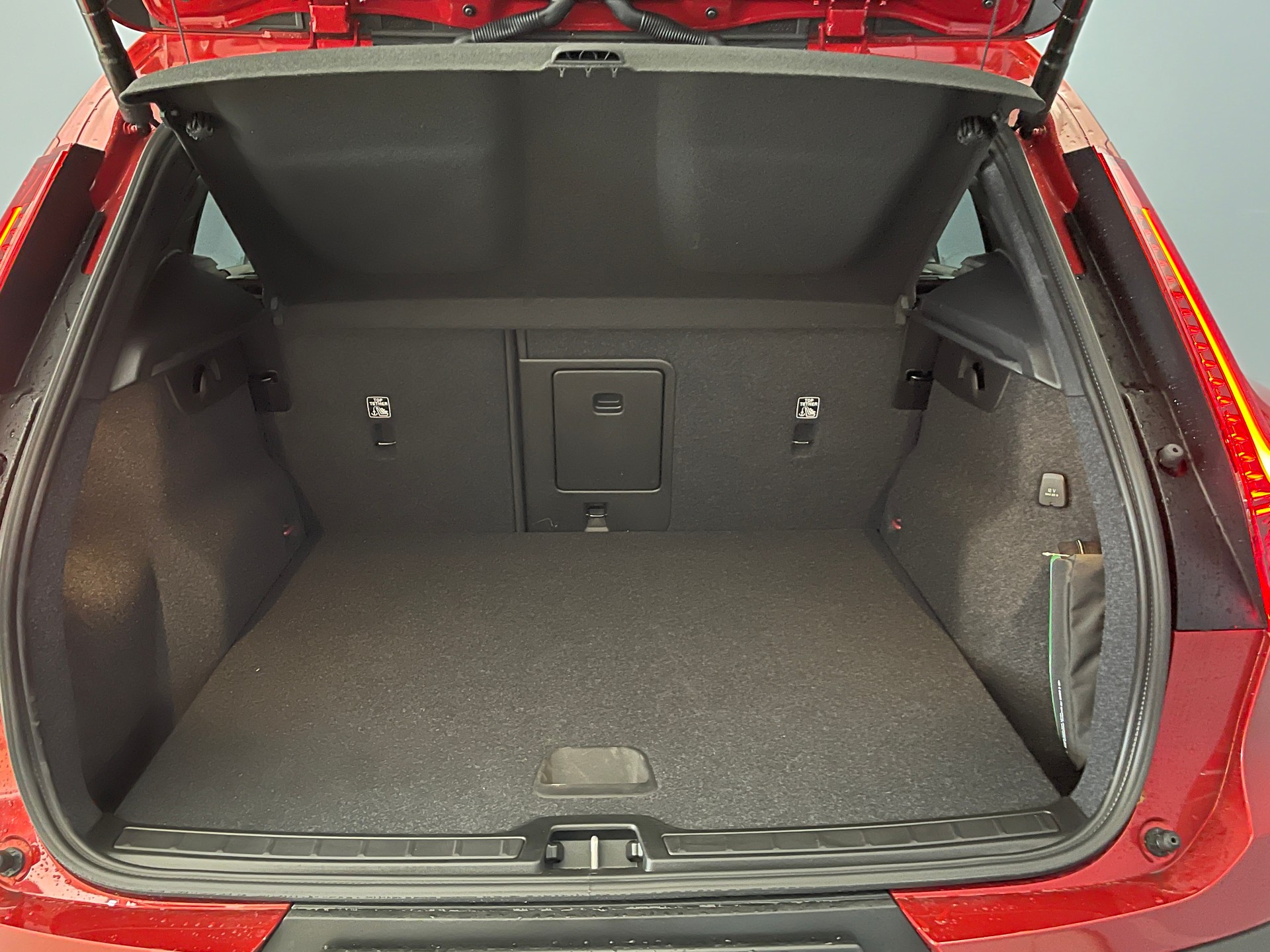 VOLVO XC40 T4 Twe Core Bright-image-8