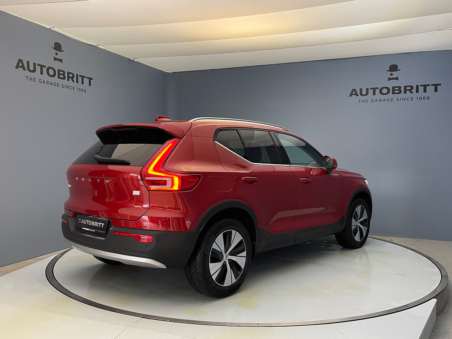 VOLVO XC40 T4 Twe Core Bright-image-3