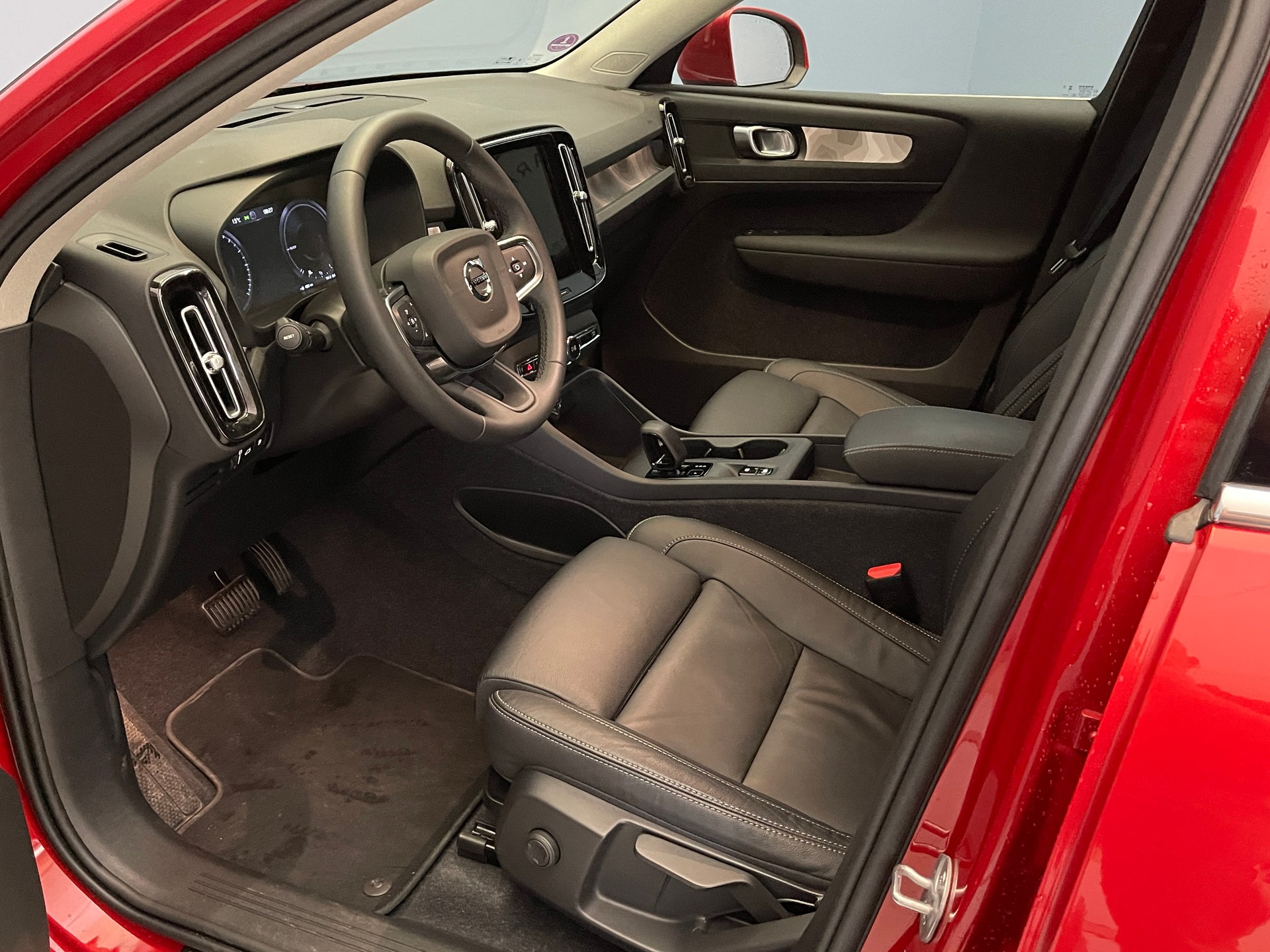 VOLVO XC40 T4 Twe Core Bright-image-7
