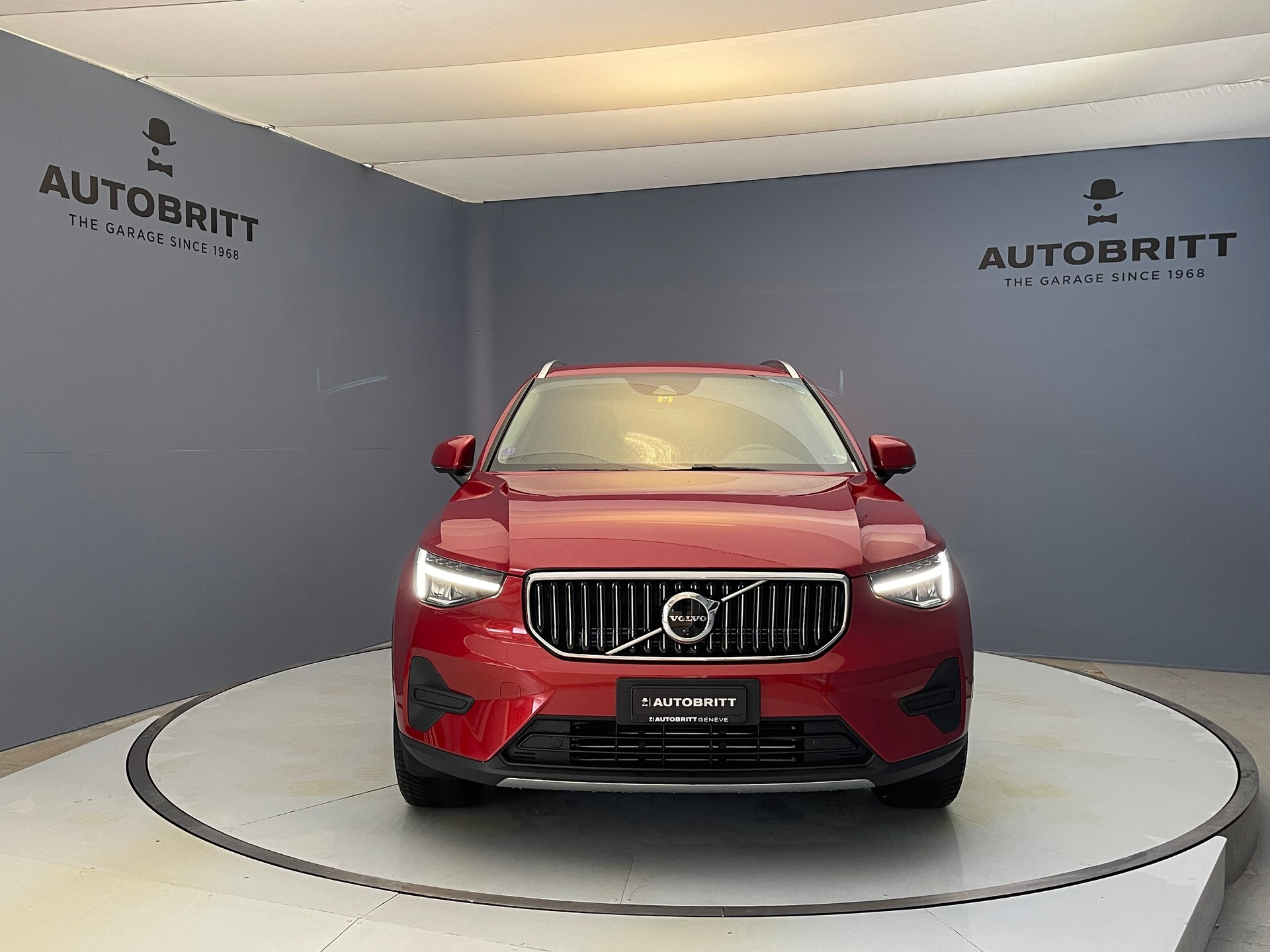 VOLVO XC40 T4 Twe Core Bright-image-4