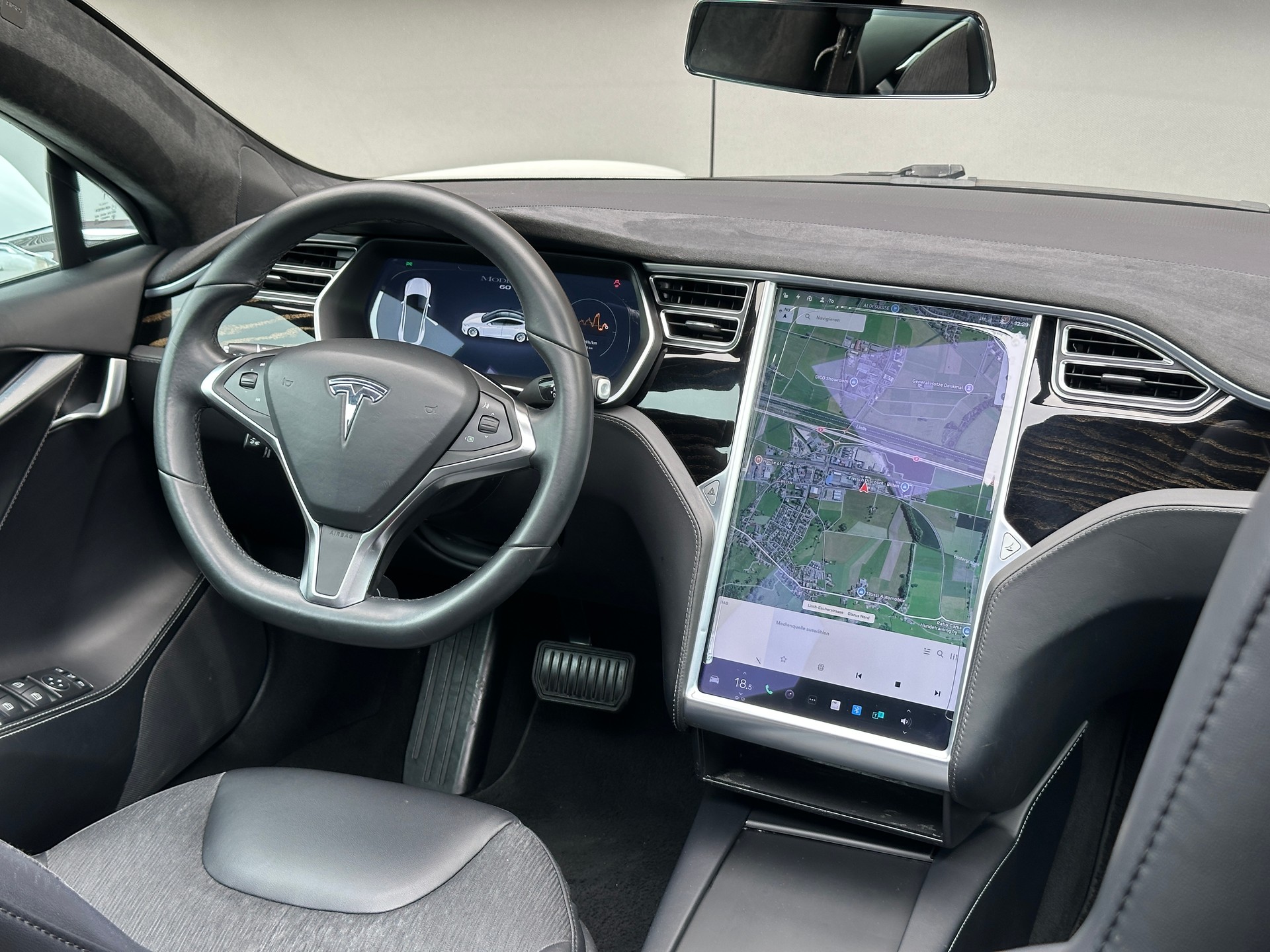 TESLA Model S 60 *FREE SUPERCHARGING* *CCS-UPGRADE* *AUTOPILOT*-image-26