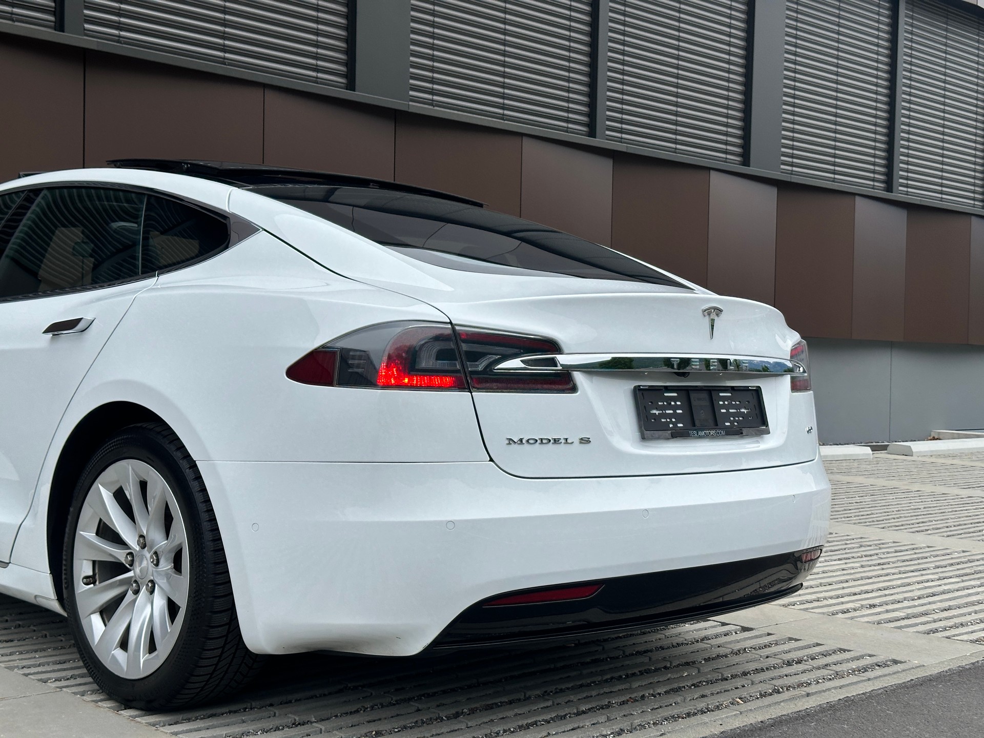 TESLA Model S 60 *FREE SUPERCHARGING* *CCS-UPGRADE* *AUTOPILOT*-image-30