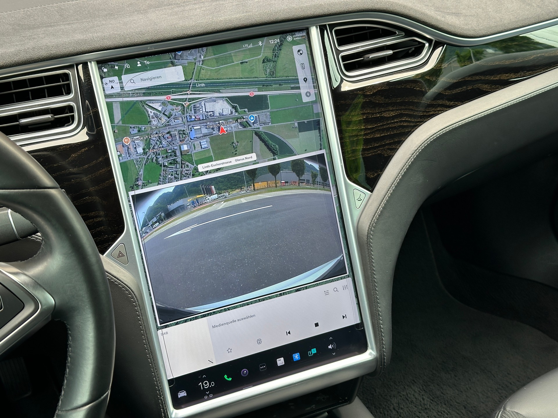 TESLA Model S 60 *FREE SUPERCHARGING* *CCS-UPGRADE* *AUTOPILOT*-image-18