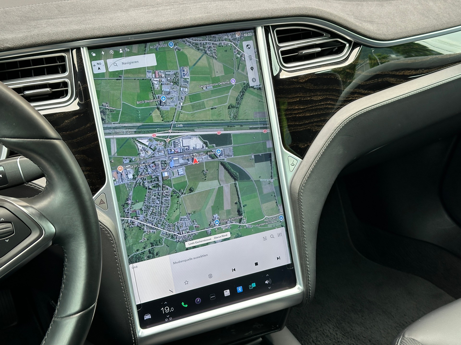 TESLA Model S 60 *FREE SUPERCHARGING* *CCS-UPGRADE* *AUTOPILOT*-image-17