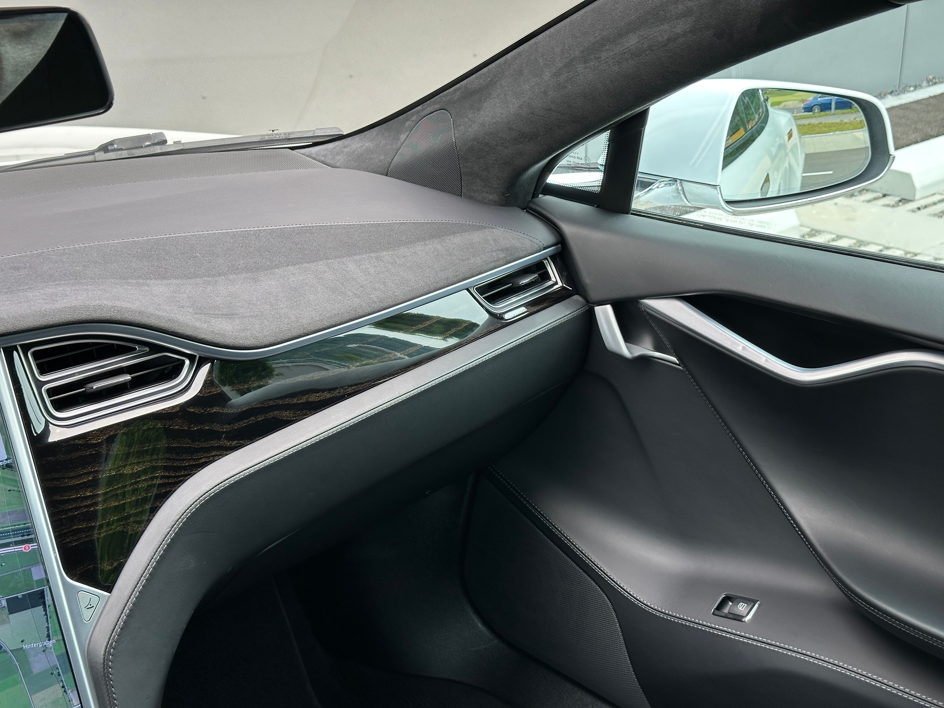 TESLA Model S 60 *FREE SUPERCHARGING* *CCS-UPGRADE* *AUTOPILOT*-image-25