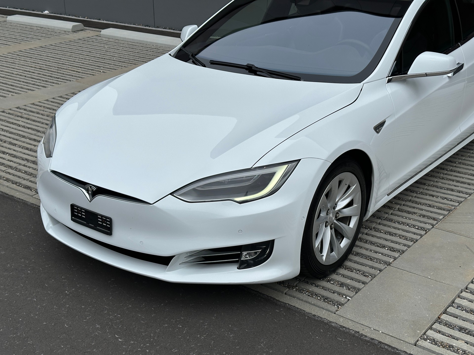 TESLA Model S 60 *FREE SUPERCHARGING* *CCS-UPGRADE* *AUTOPILOT*-image-29