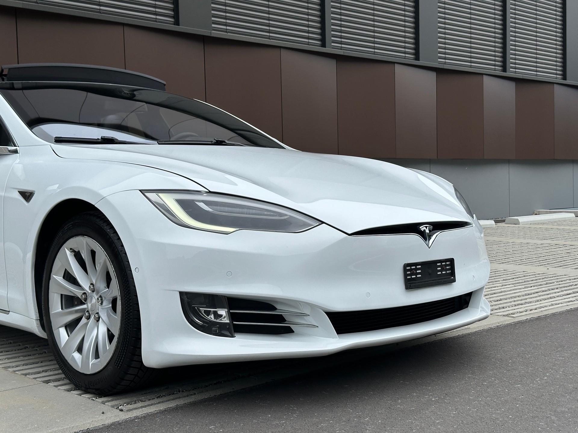 TESLA Model S 60 *FREE SUPERCHARGING* *CCS-UPGRADE* *AUTOPILOT*-image-27