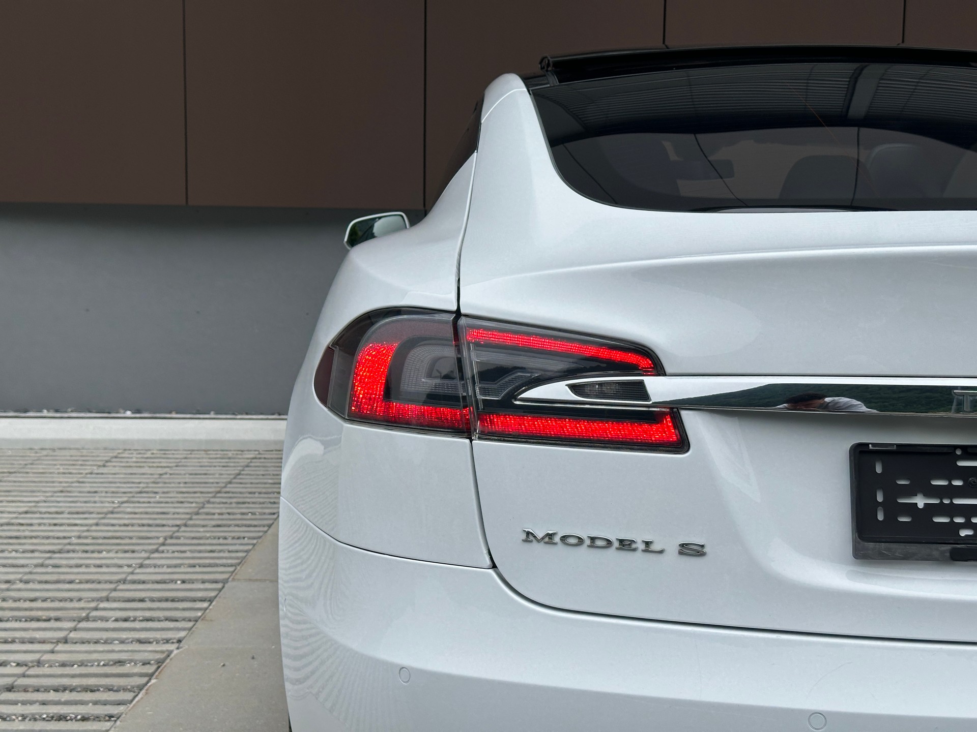 TESLA Model S 60 *FREE SUPERCHARGING* *CCS-UPGRADE* *AUTOPILOT*-image-8