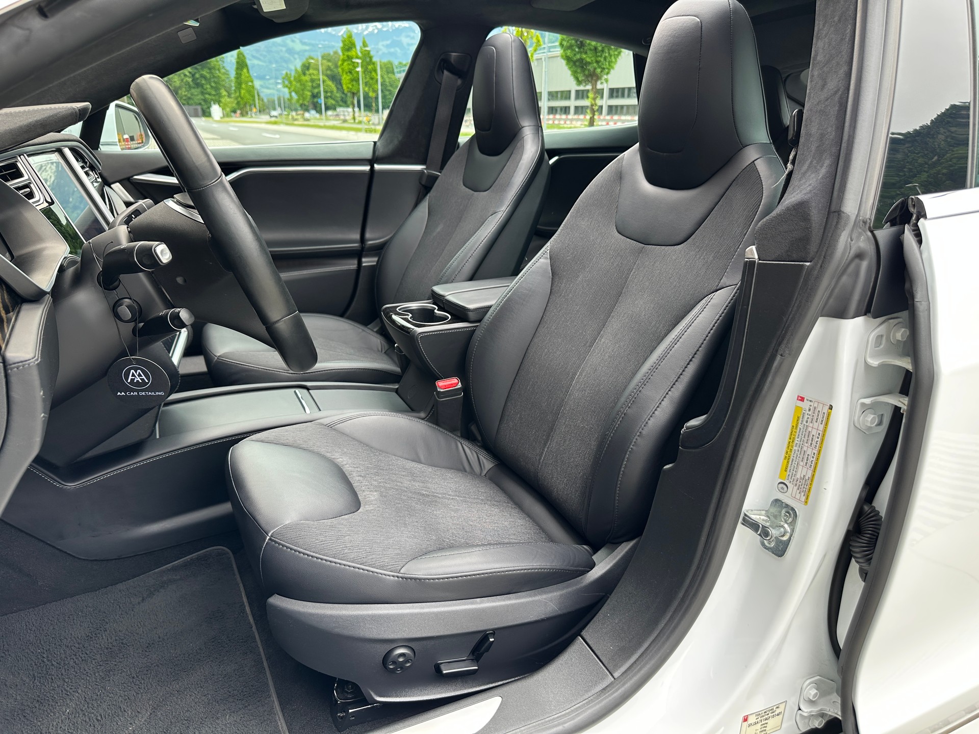 TESLA Model S 60 *FREE SUPERCHARGING* *CCS-UPGRADE* *AUTOPILOT*-image-13