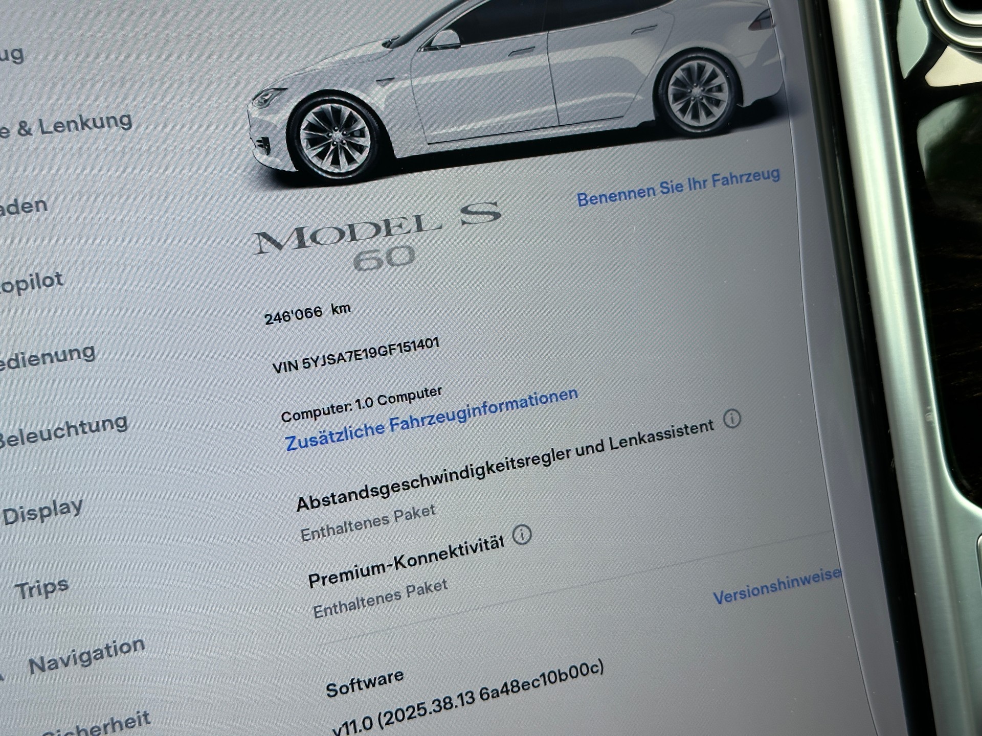 TESLA Model S 60 *FREE SUPERCHARGING* *CCS-UPGRADE* *AUTOPILOT*-image-21