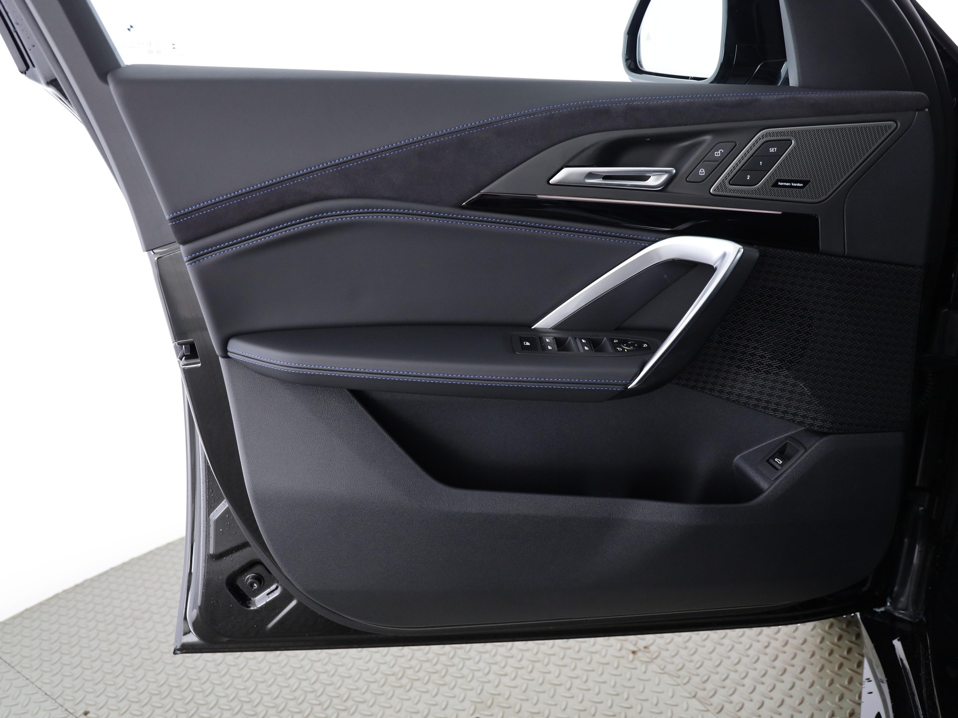 BMW X2 35i-image-10