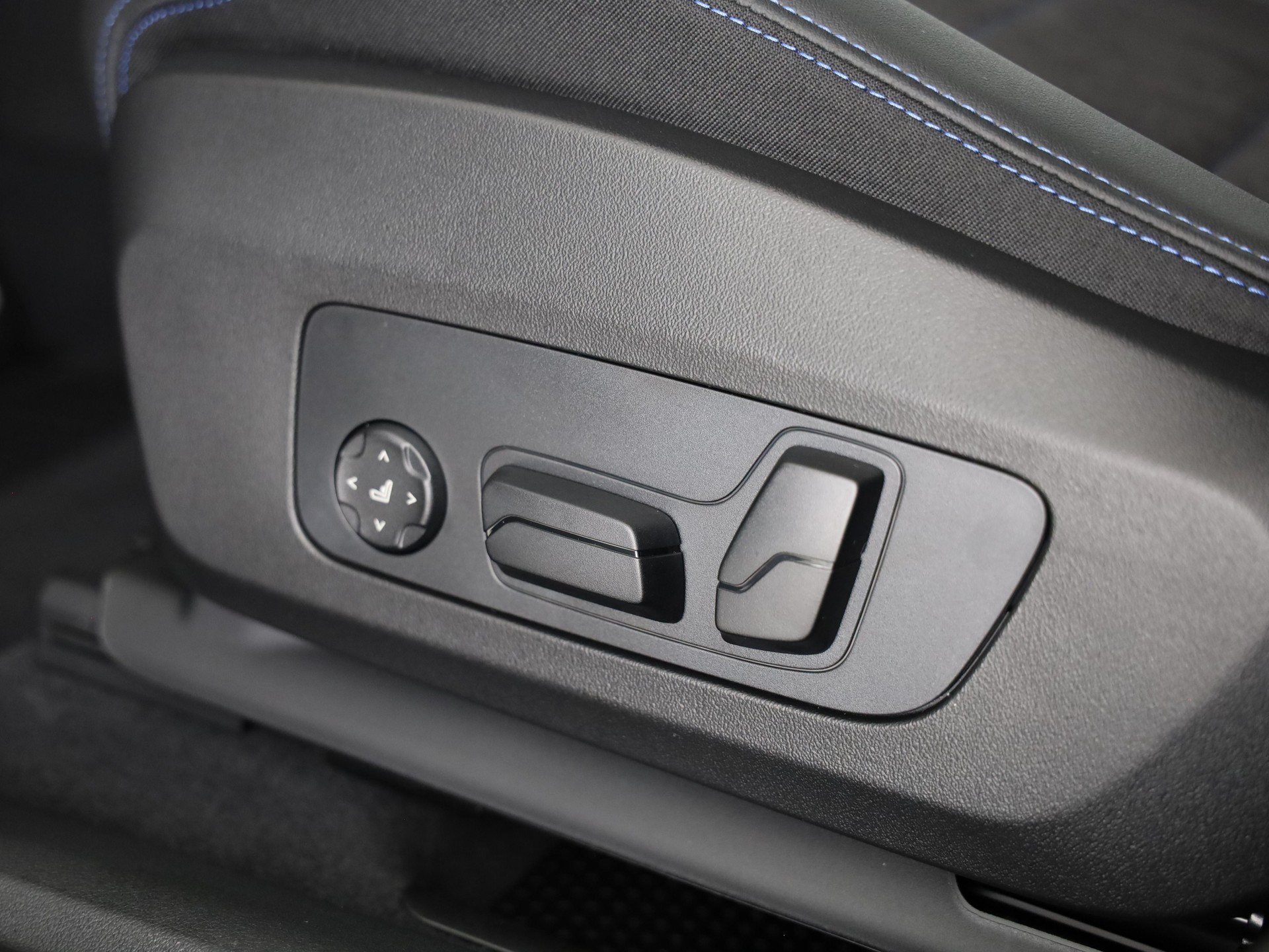BMW X2 35i-image-9