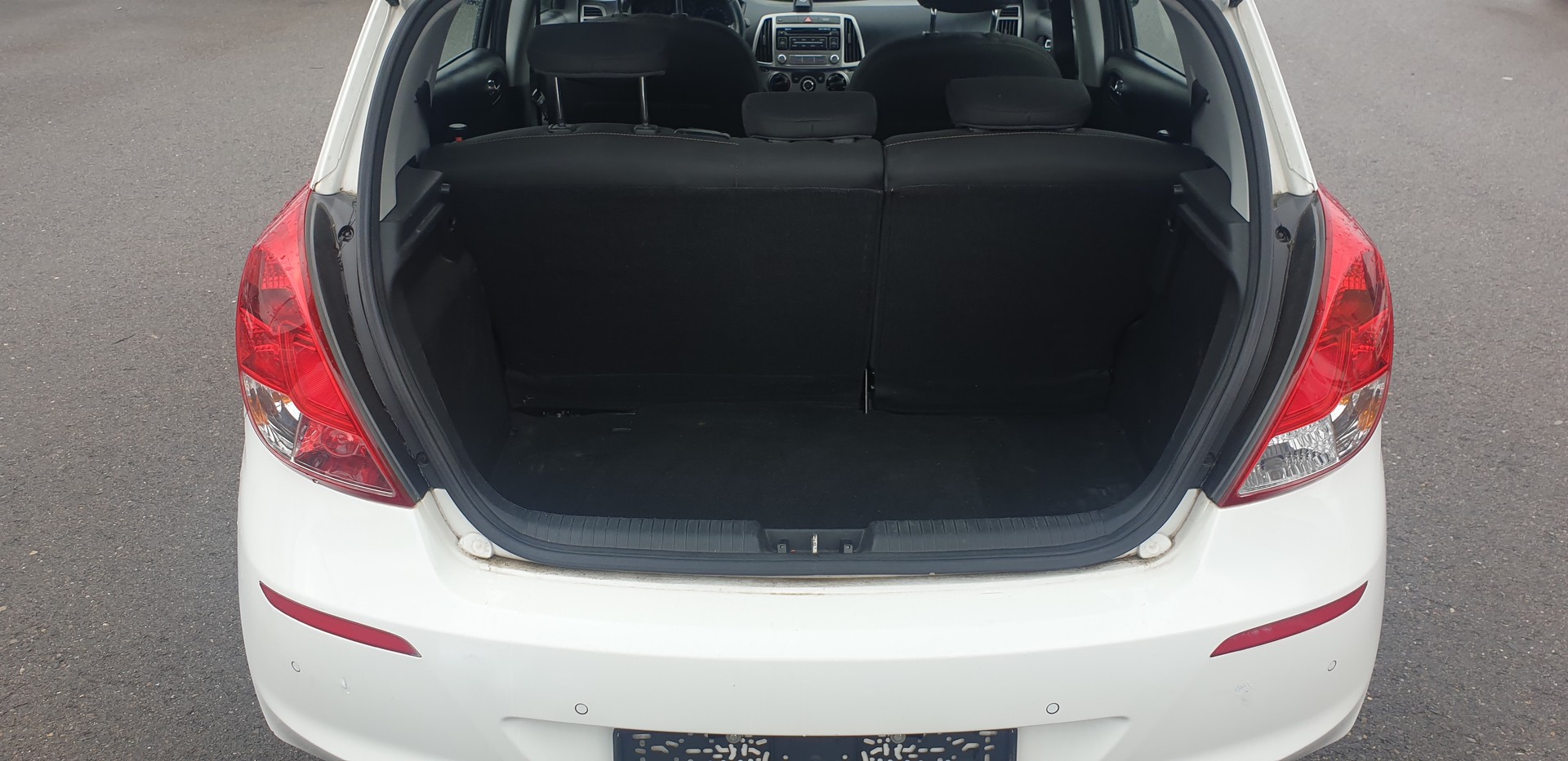HYUNDAI i20 1.4 Style Automatic-image-13