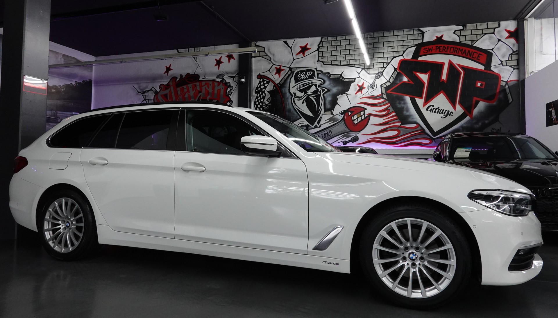 BMW 520d TOURING STEPTRONIC CH-FZ AHL 2000kg-image-18