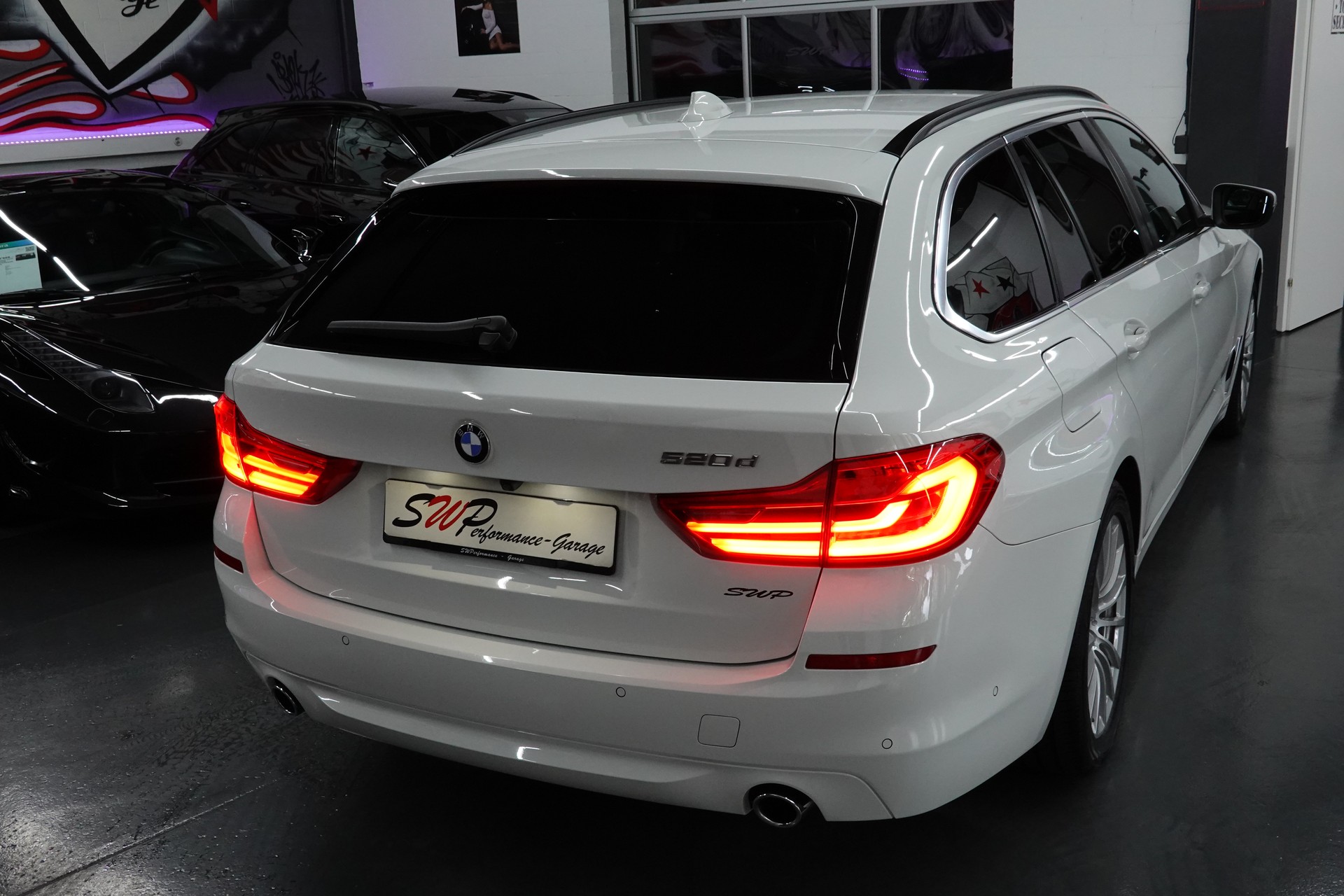 BMW 520d TOURING STEPTRONIC CH-FZ AHL 2000kg-image-21