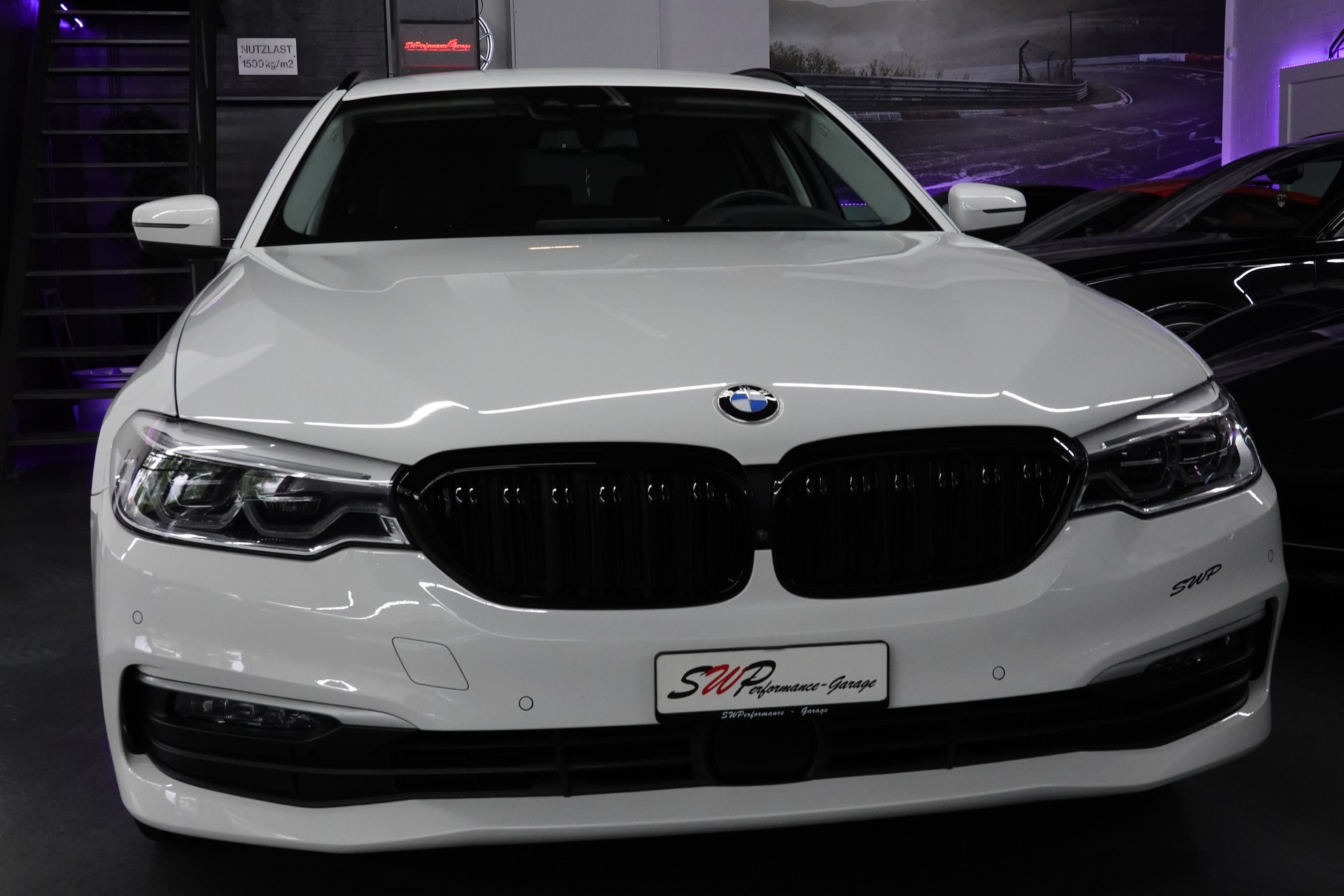 BMW 520d TOURING STEPTRONIC CH-FZ AHL 2000kg-image-16
