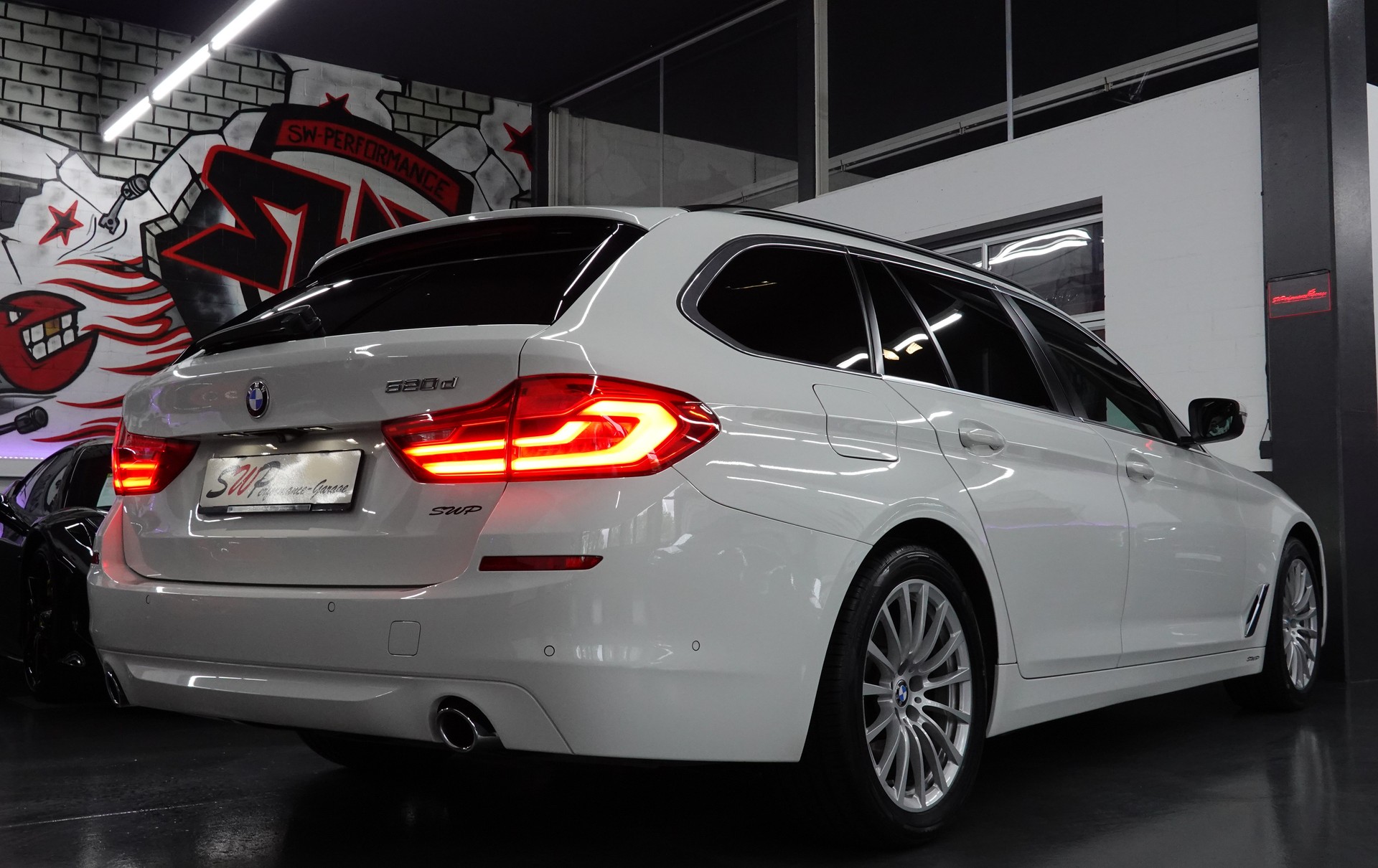 BMW 520d TOURING STEPTRONIC CH-FZ AHL 2000kg-image-20