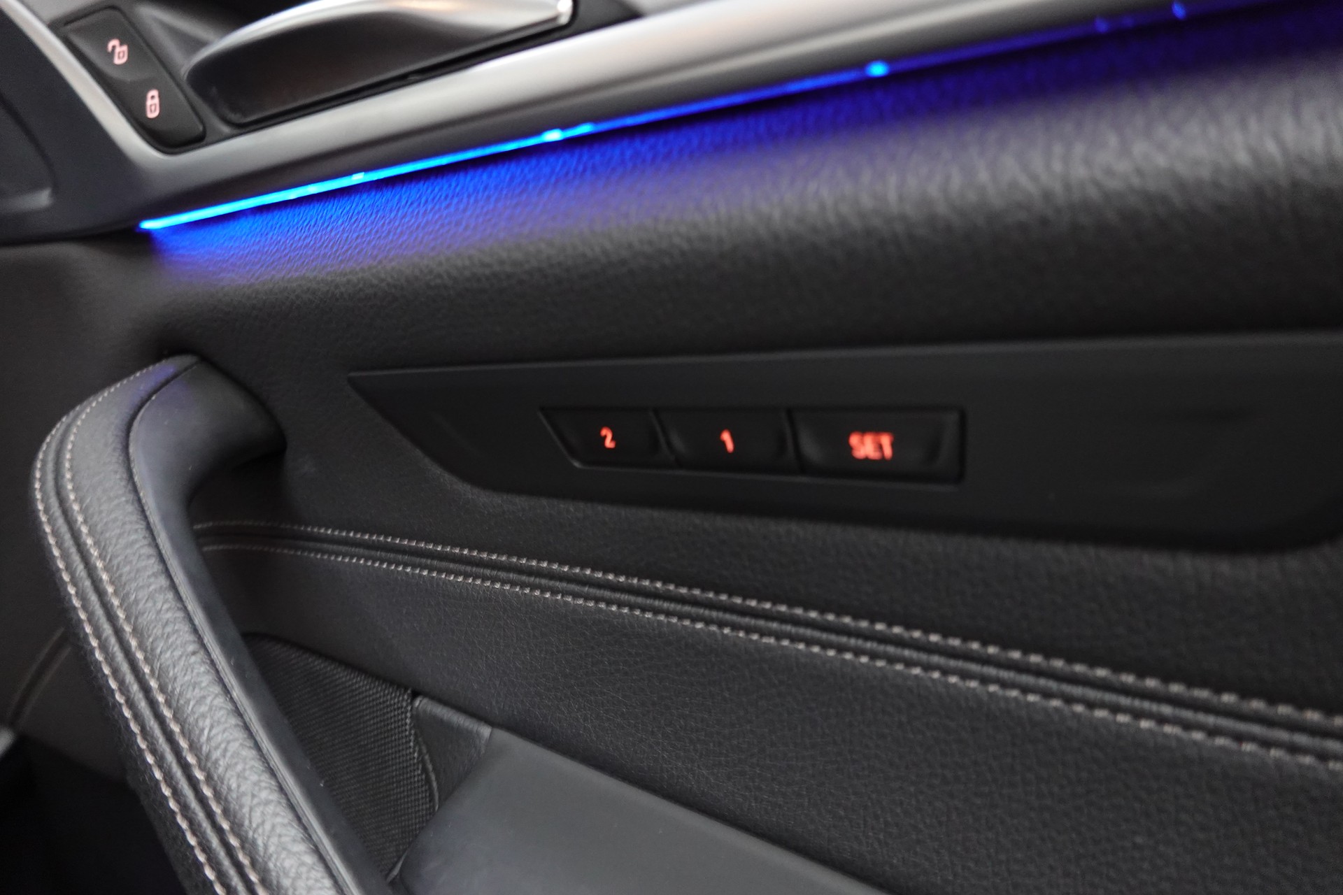 BMW 520d TOURING STEPTRONIC CH-FZ AHL 2000kg-image-41