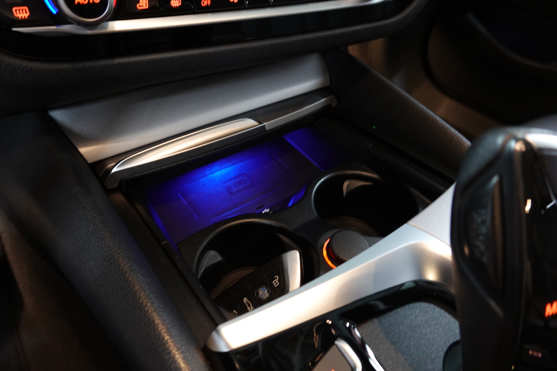 BMW 520d TOURING STEPTRONIC CH-FZ AHL 2000kg-image-26