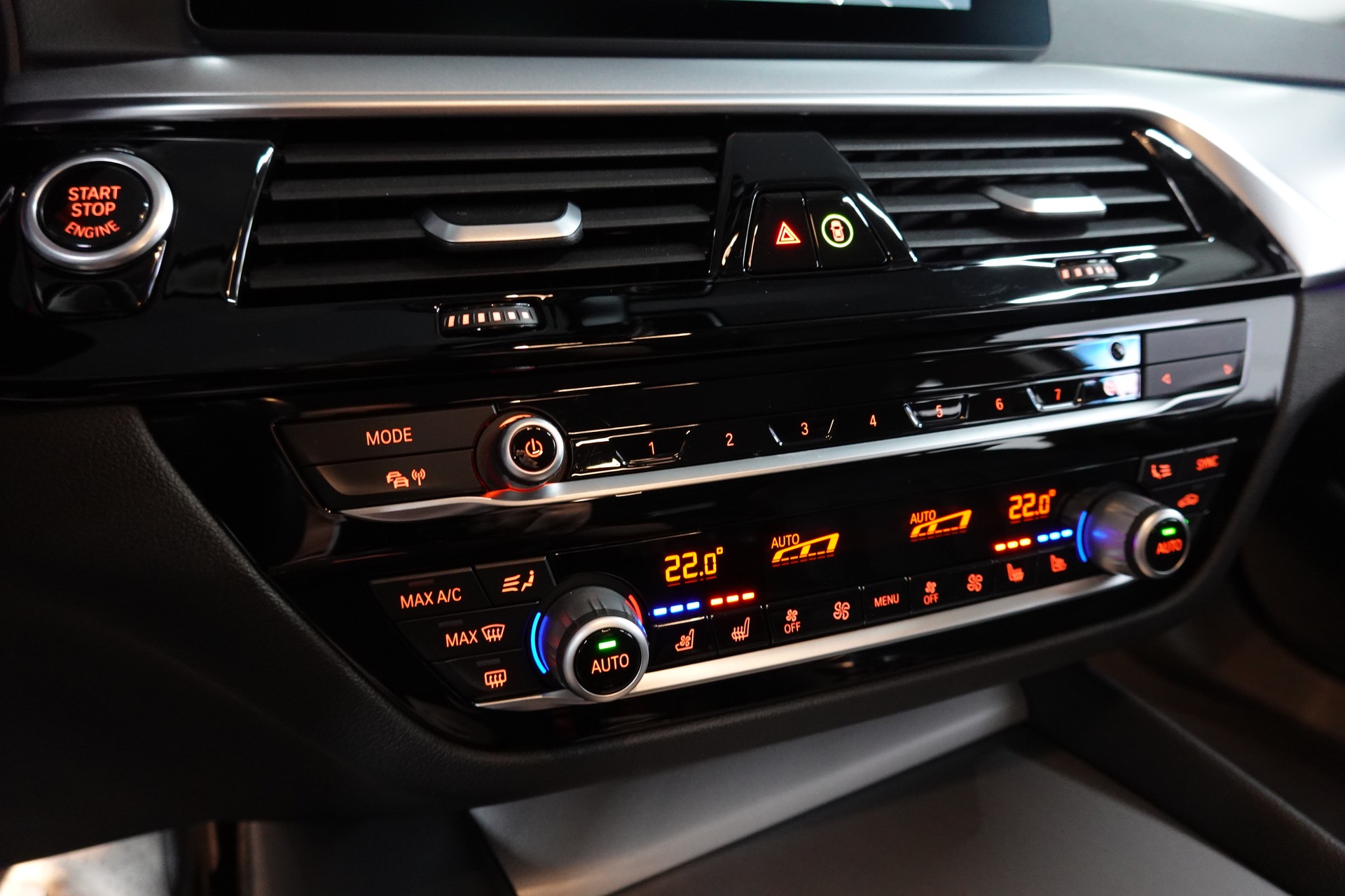 BMW 520d TOURING STEPTRONIC CH-FZ AHL 2000kg-image-27