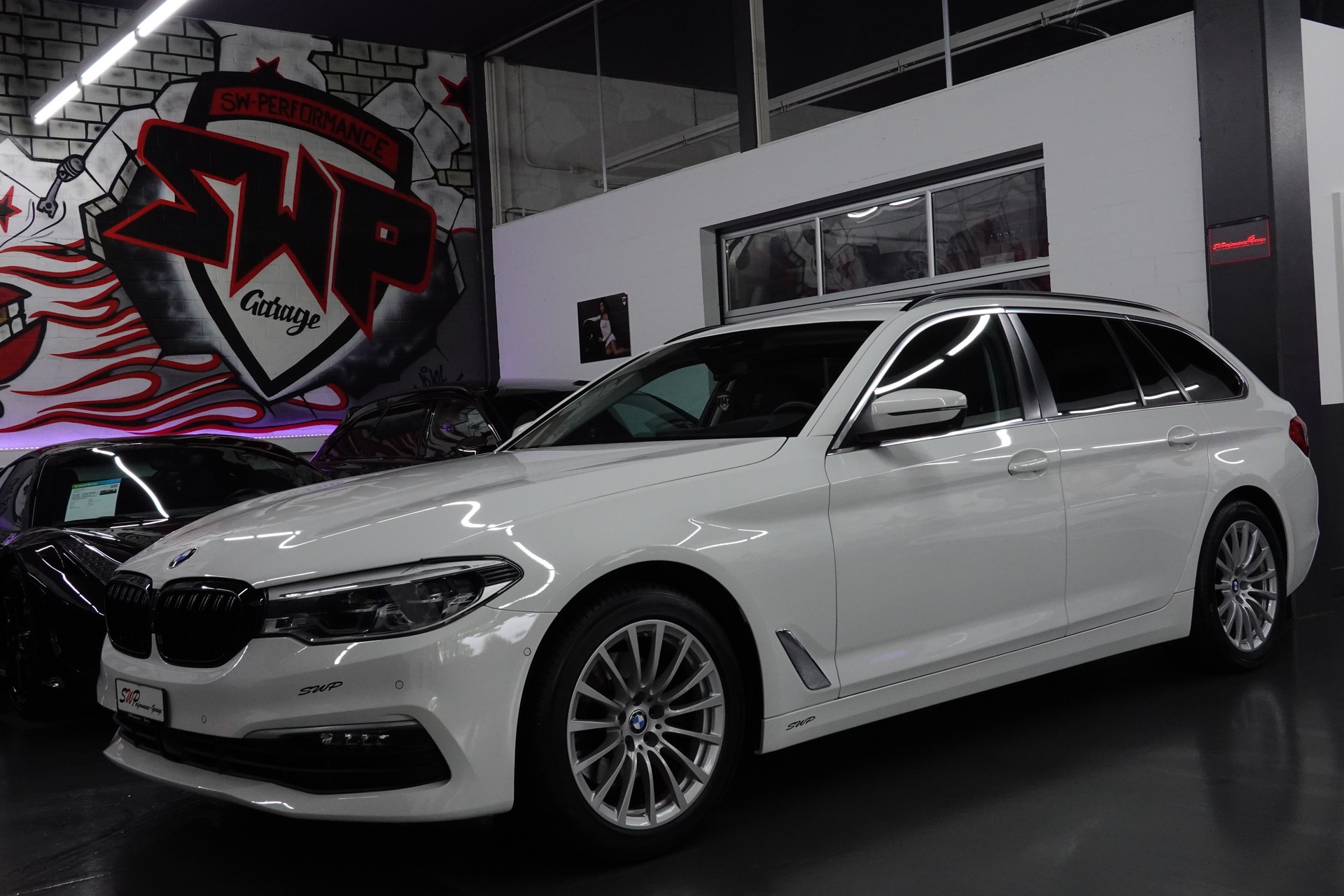 BMW 520d TOURING STEPTRONIC CH-FZ AHL 2000kg