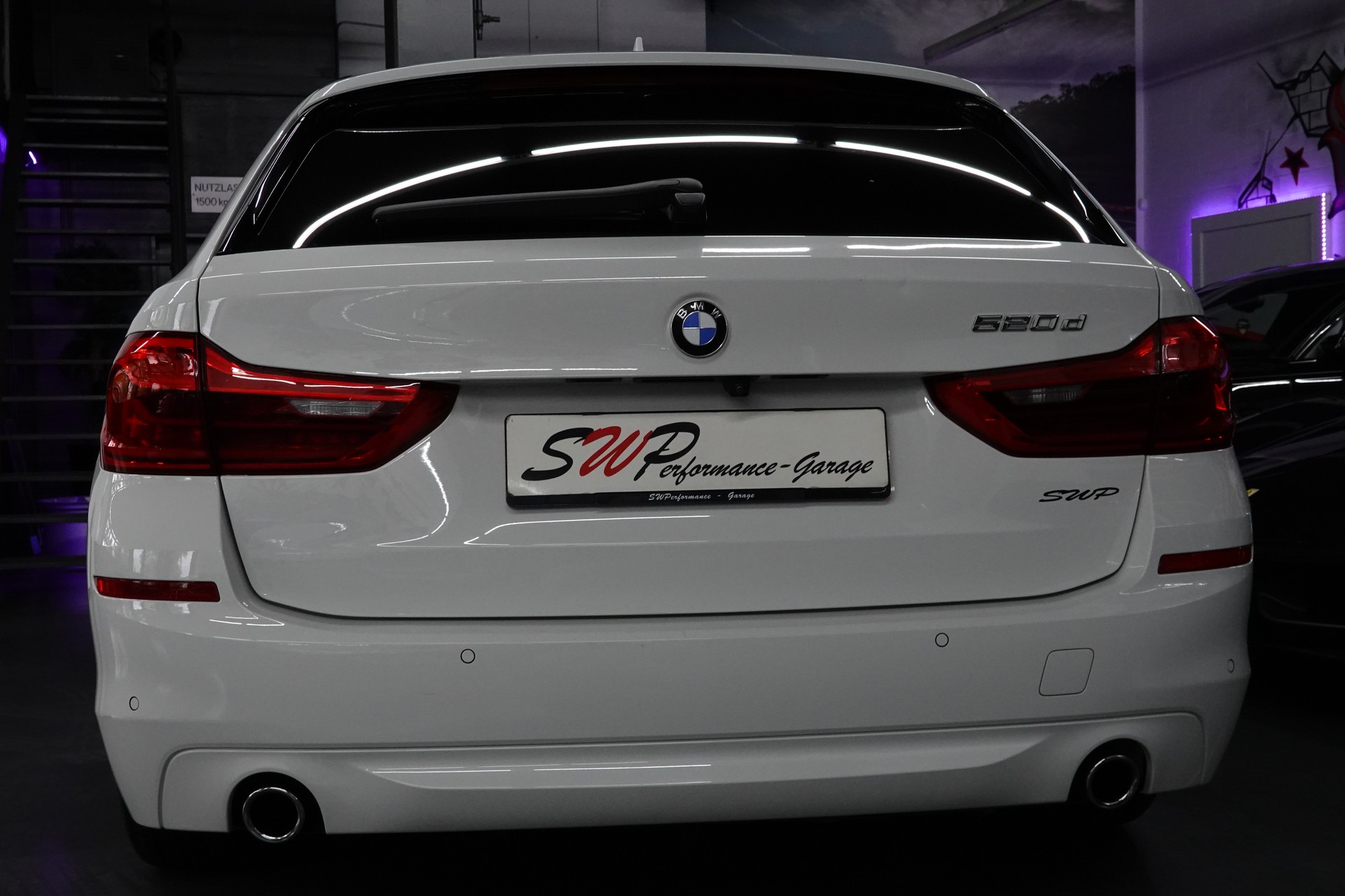 BMW 520d TOURING STEPTRONIC CH-FZ AHL 2000kg-image-12